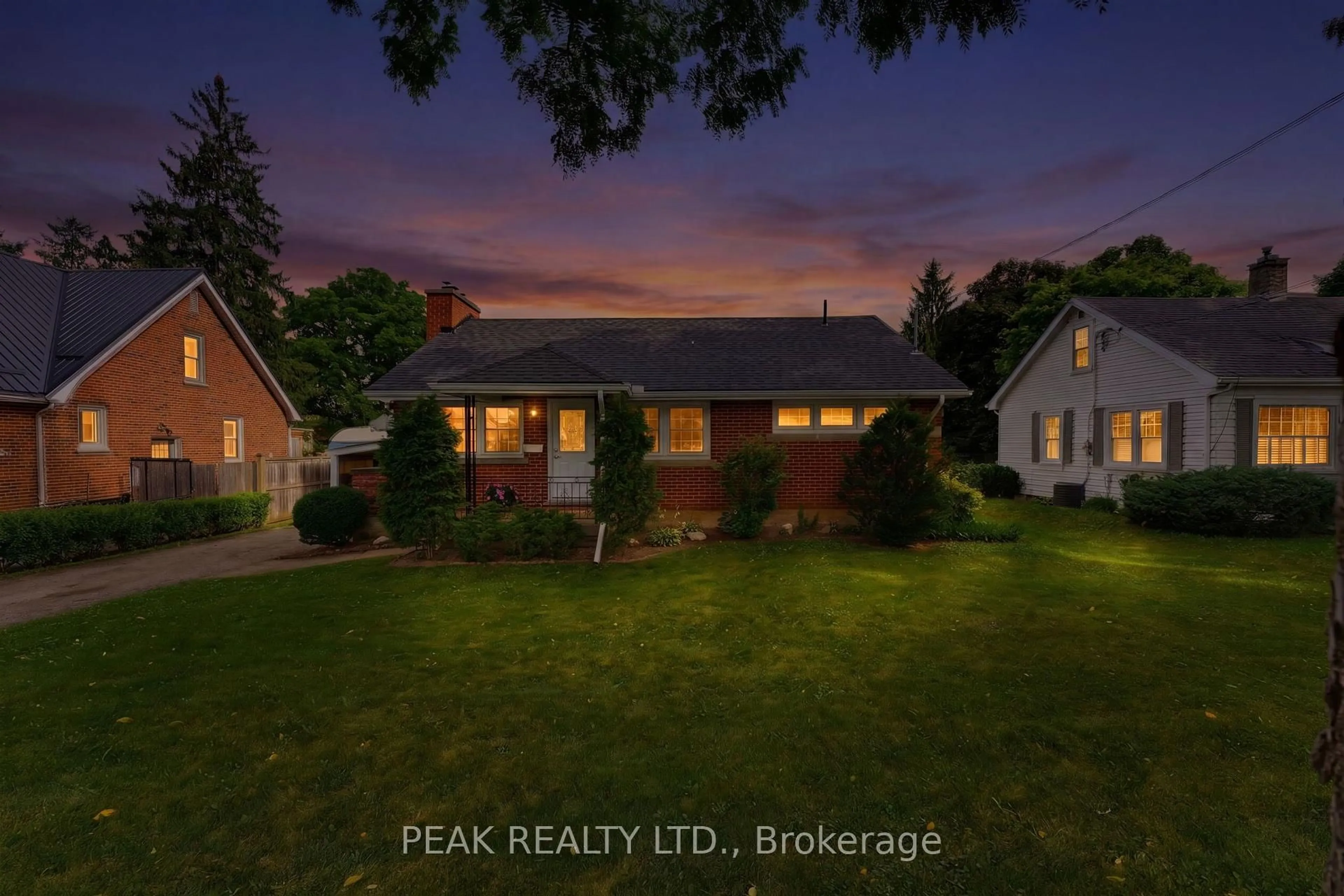 A pic from outside/outdoor area/front of a property/back of a property/a pic from drone, street for 84 Dundas St, Brant Ontario N3L 1G5