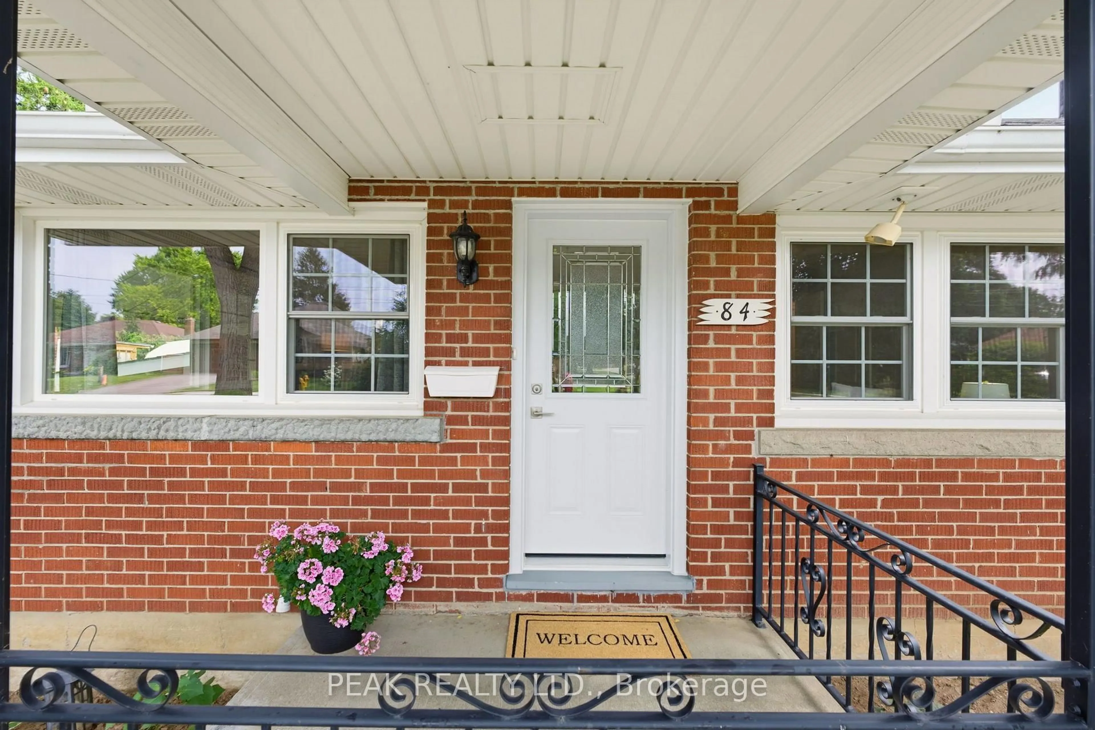 Home with brick exterior material, street for 84 Dundas St, Brant Ontario N3L 1G5