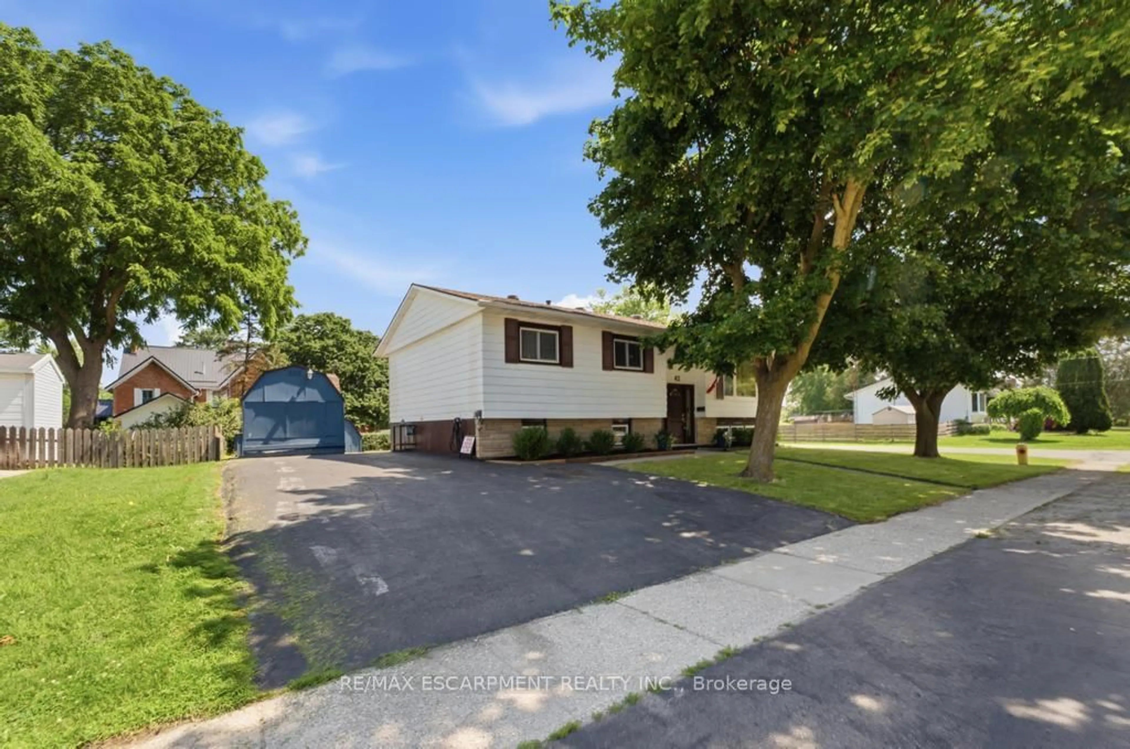 Home with vinyl exterior material, street for 42 Jane St, Haldimand Ontario N0A 1H0