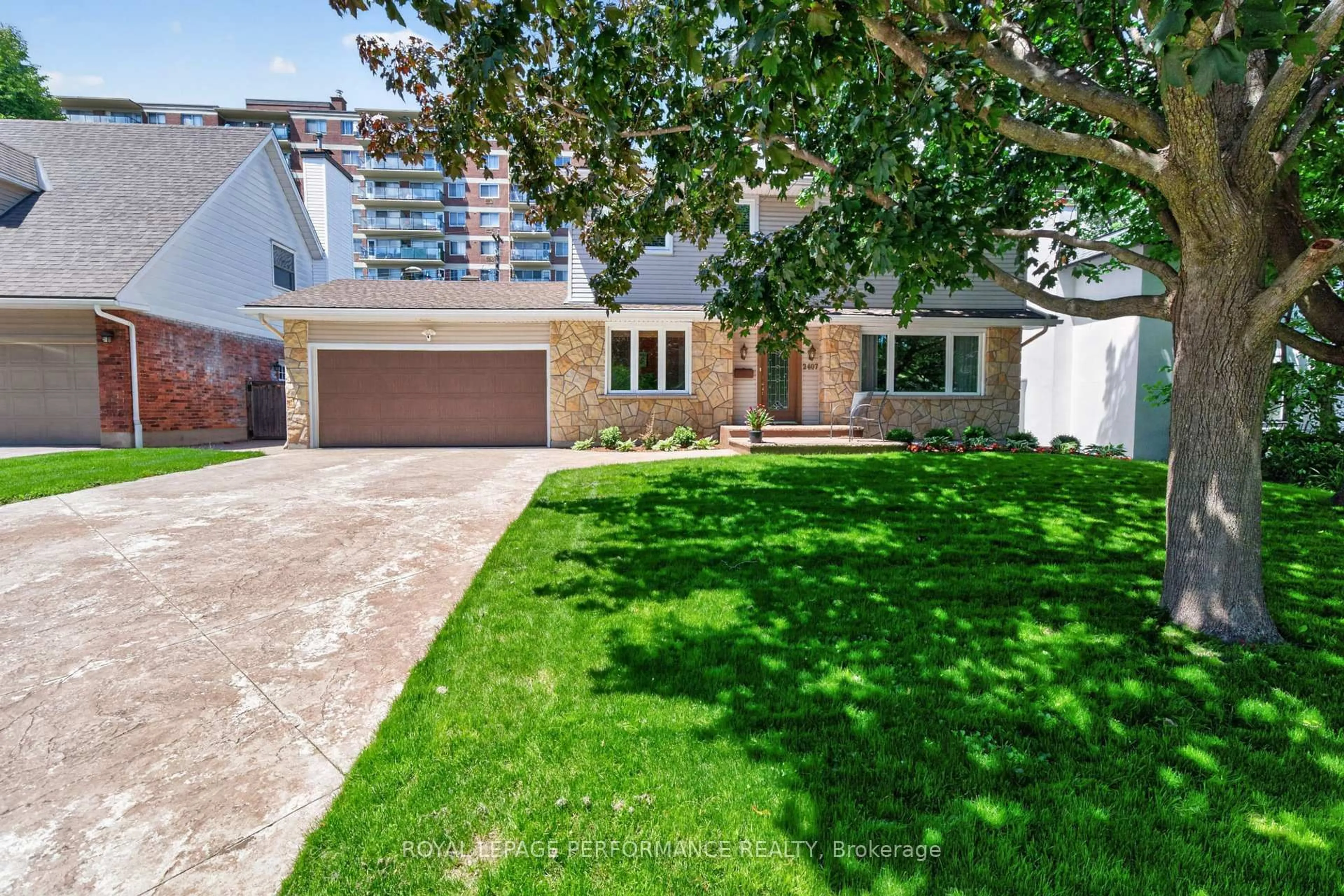 A pic from outside/outdoor area/front of a property/back of a property/a pic from drone, street for 2407 Rosewood Ave, Ottawa Ontario K2B 7L3