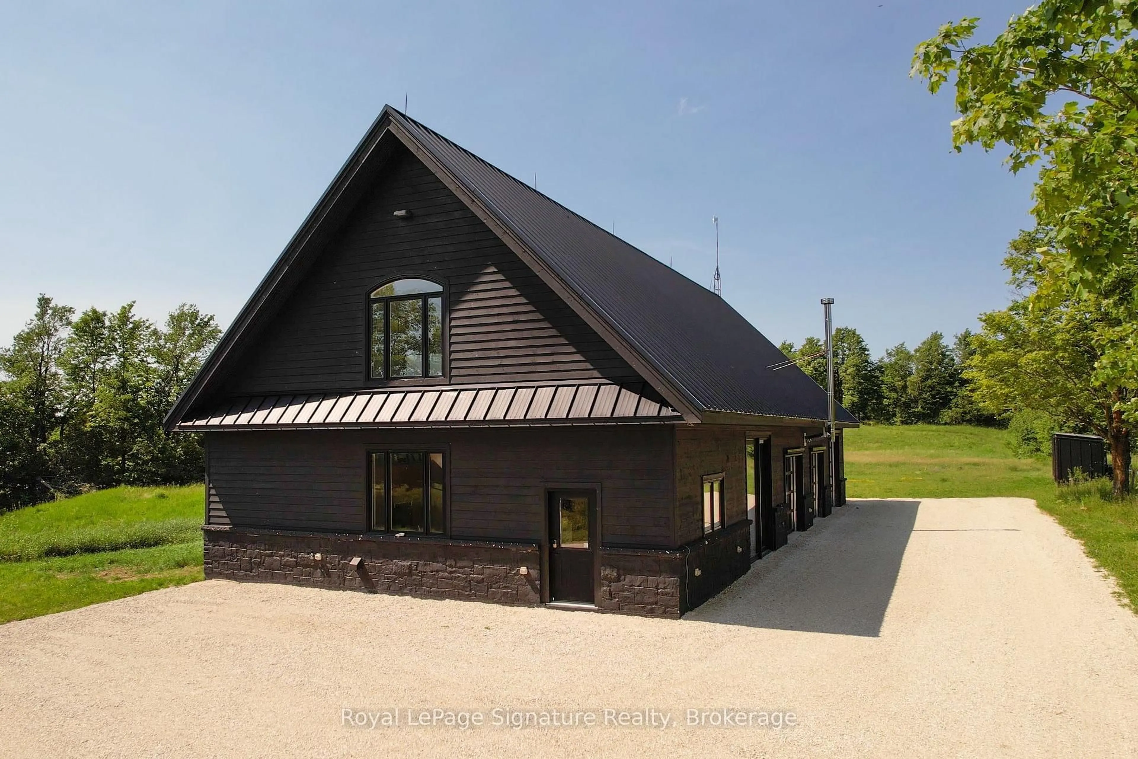 Home with vinyl exterior material, building for 469319 Grey Rd 31 Rd, Grey Highlands Ontario N0C 1M0