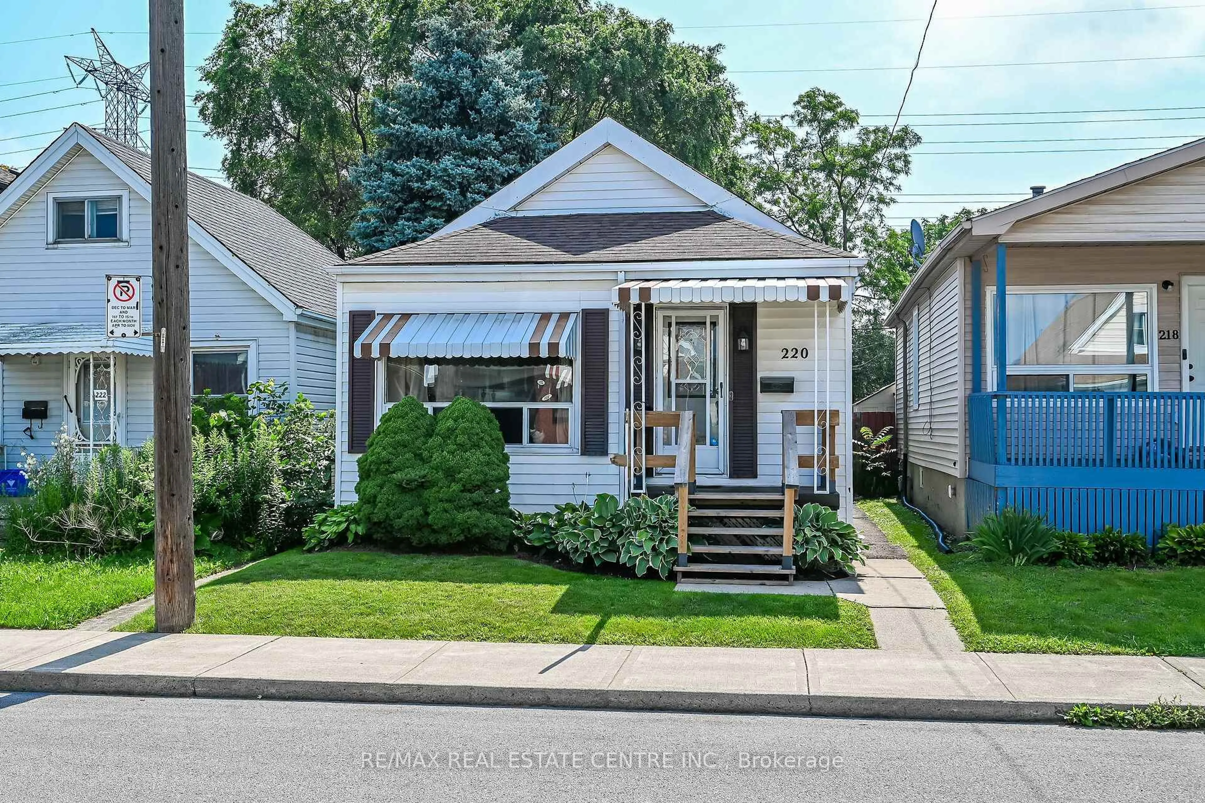 Home with vinyl exterior material, street for 220 Paling Ave, Hamilton Ontario L8H 5J7