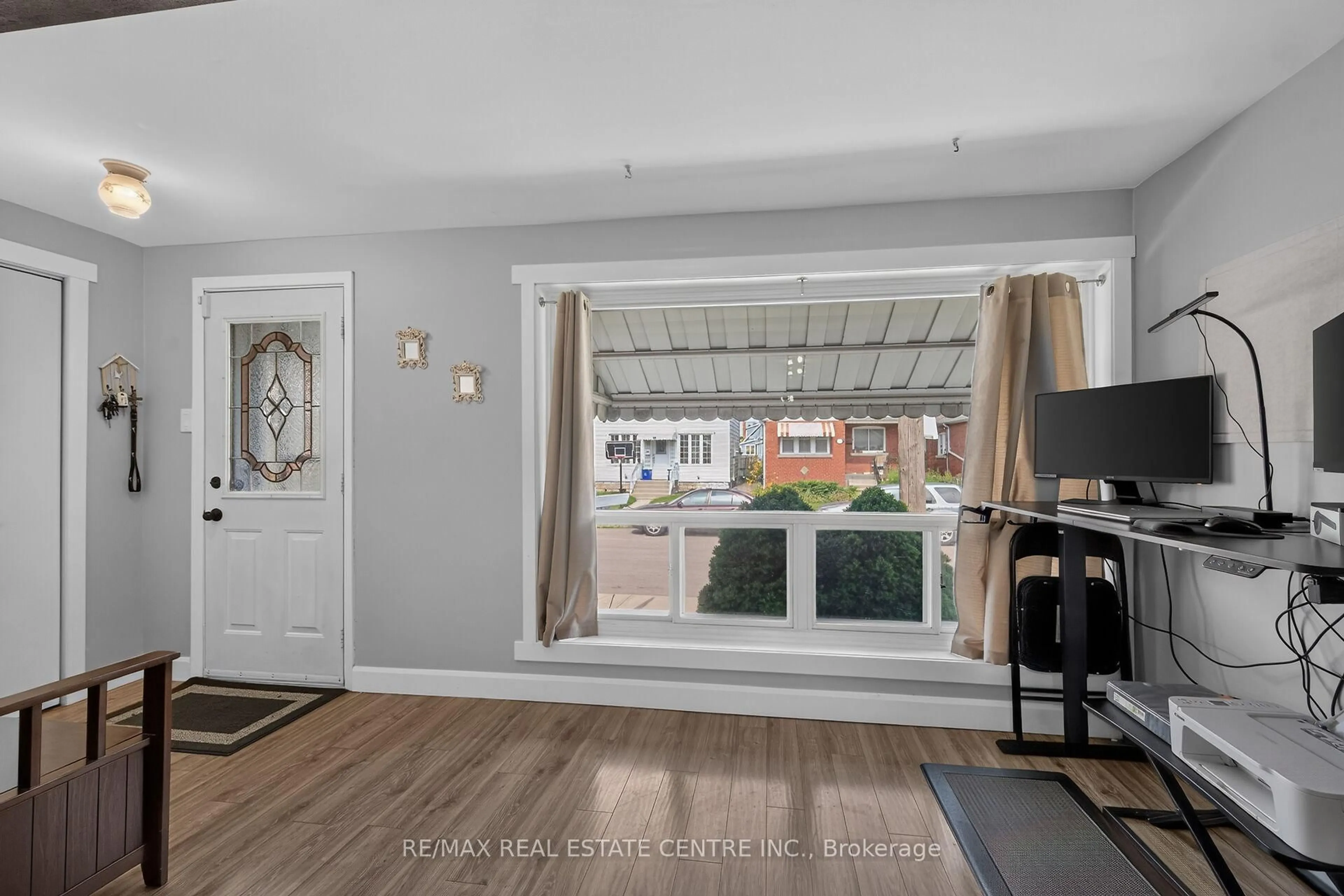 Unknown for 220 Paling Ave, Hamilton Ontario L8H 5J7