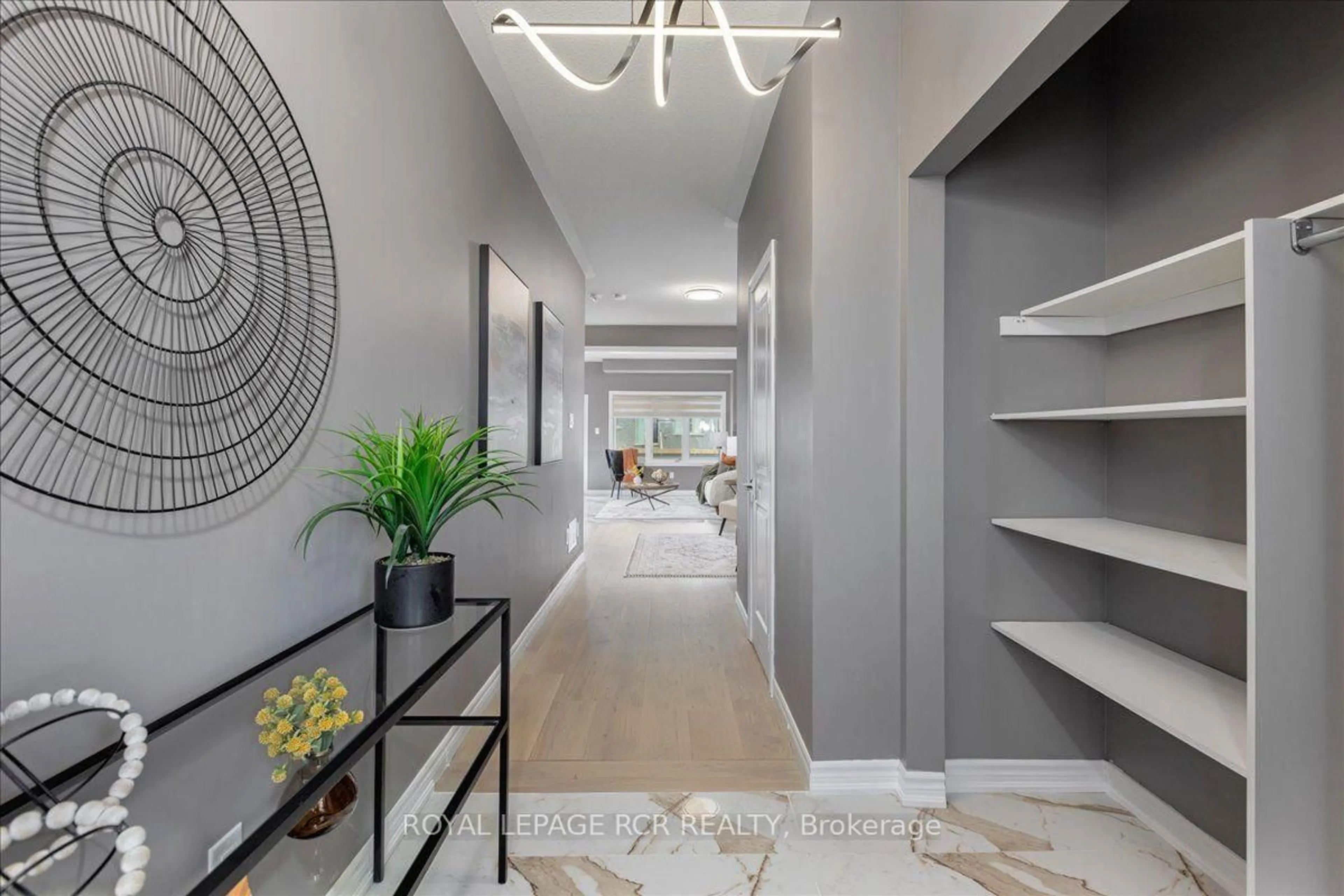 Indoor entryway for 196 Werry Ave, Southgate Ontario N0C 1B0