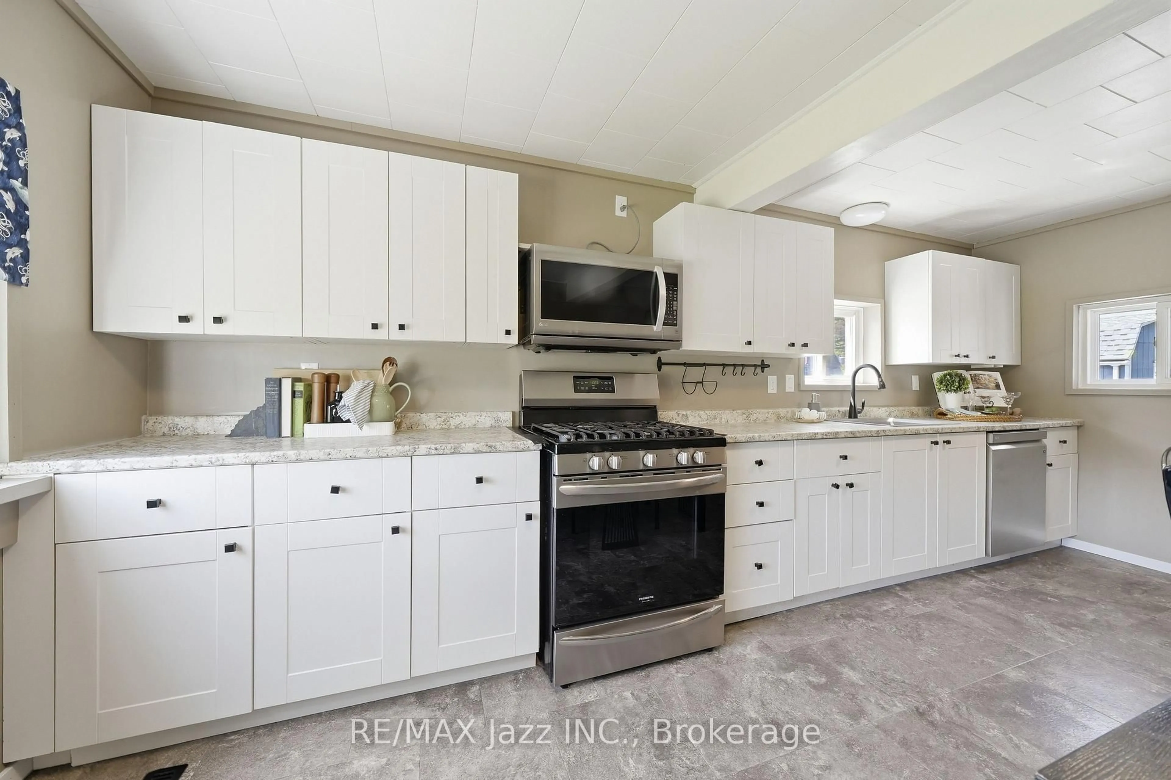 Open concept kitchen, ceramic/tile floor for 350 Schriver Rd, Brighton Ontario K0K 1H0