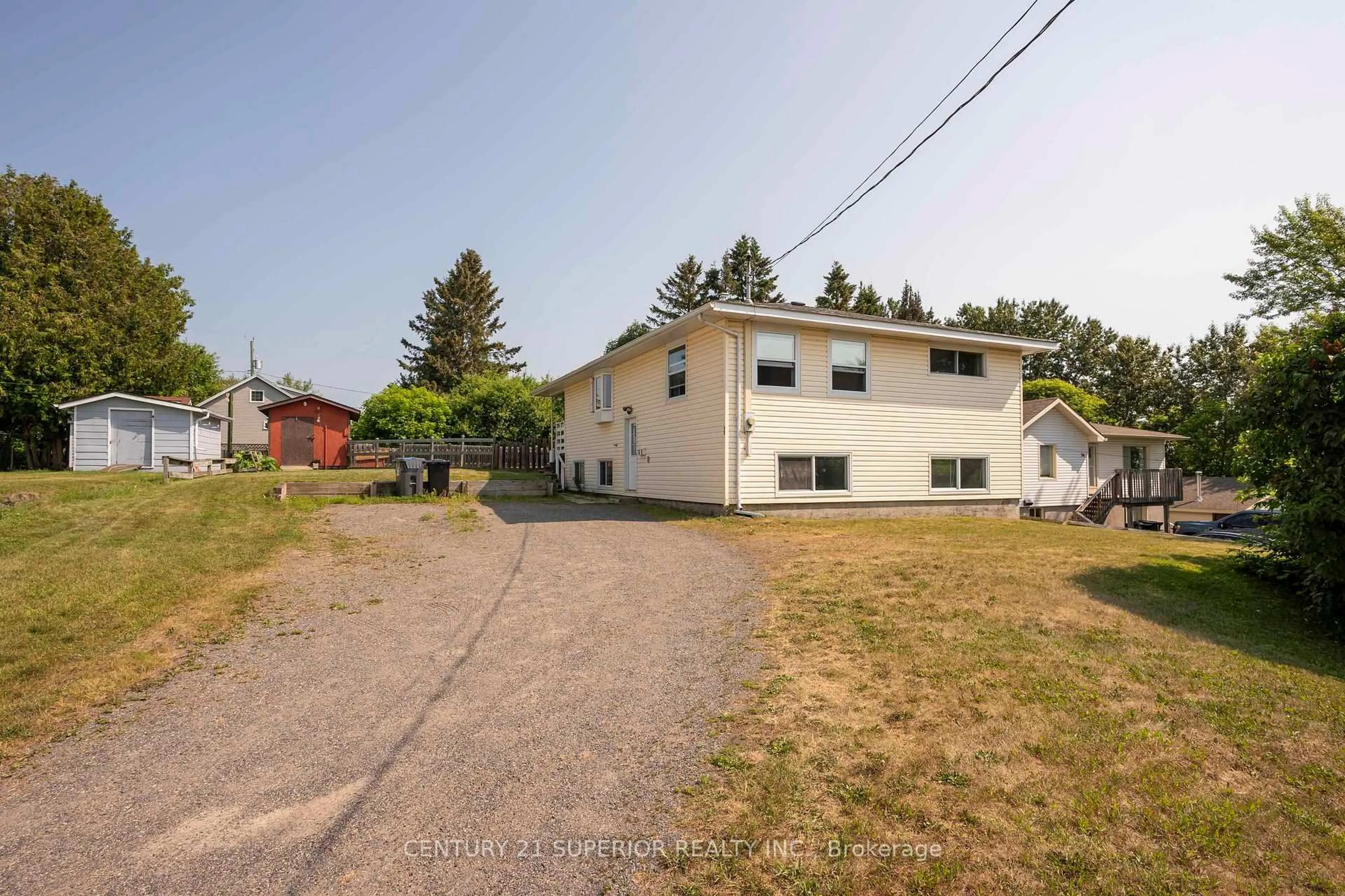 A pic from outside/outdoor area/front of a property/back of a property/a pic from drone, street for 40 Lawrence Ave, Thunder Bay Ontario P7A 6X5