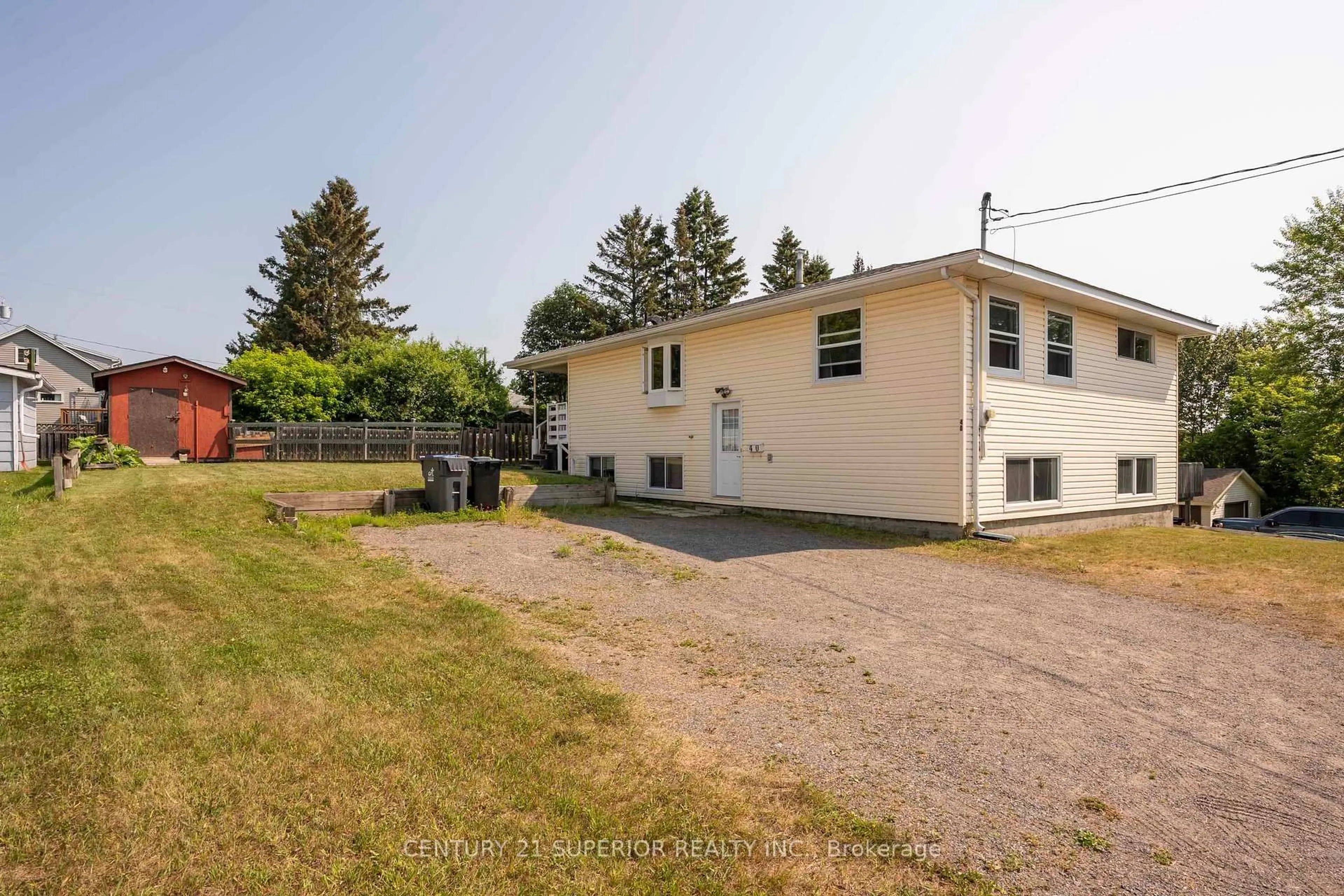 A pic from outside/outdoor area/front of a property/back of a property/a pic from drone, unknown for 40 Lawrence Ave, Thunder Bay Ontario P7A 6X5