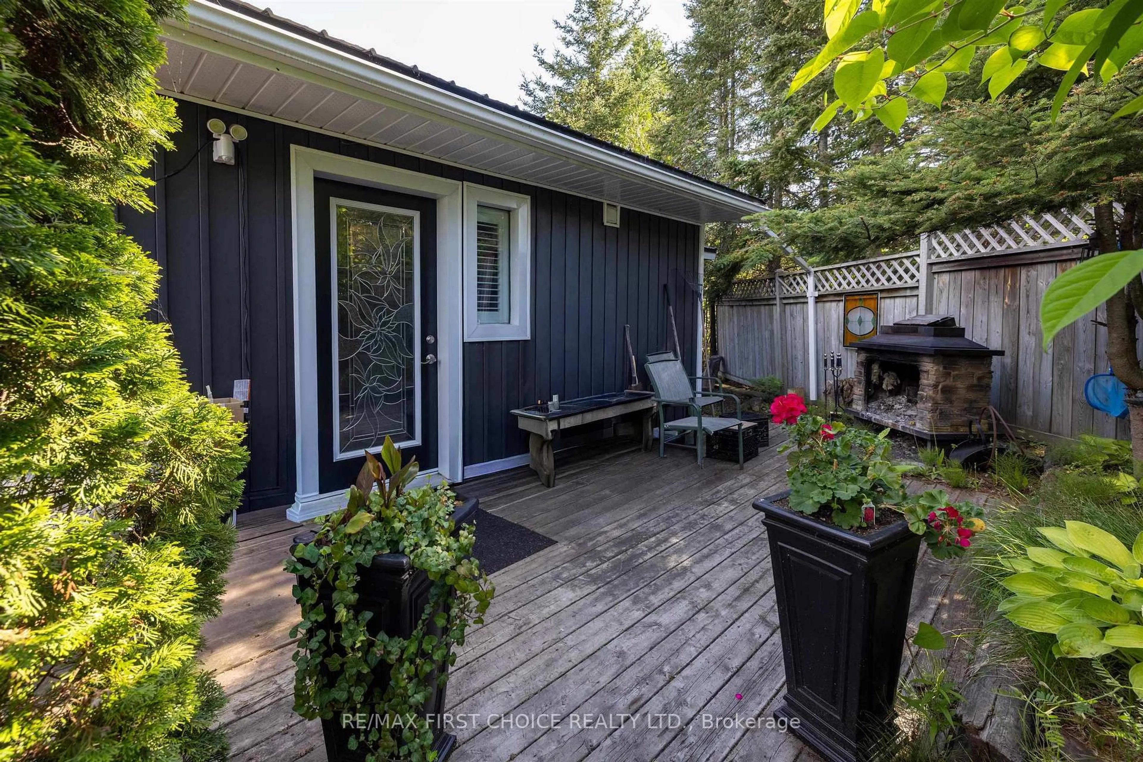 Patio, street for 1185 Sunrise Beach Rd, Shuniah Ontario P7A 0Z5