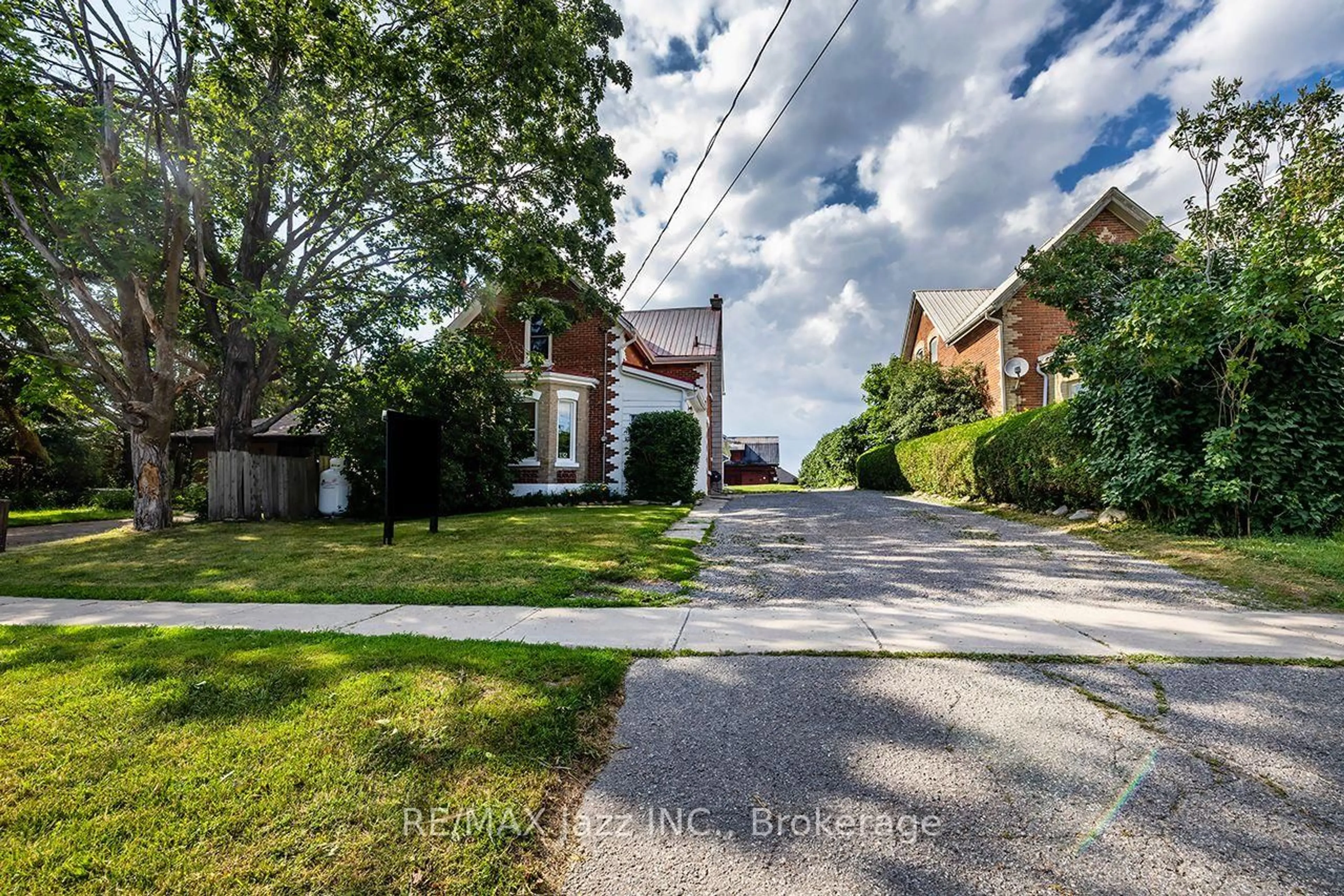 A pic from outside/outdoor area/front of a property/back of a property/a pic from drone, street for 132 King St, Kawartha Lakes Ontario K0M 2T0