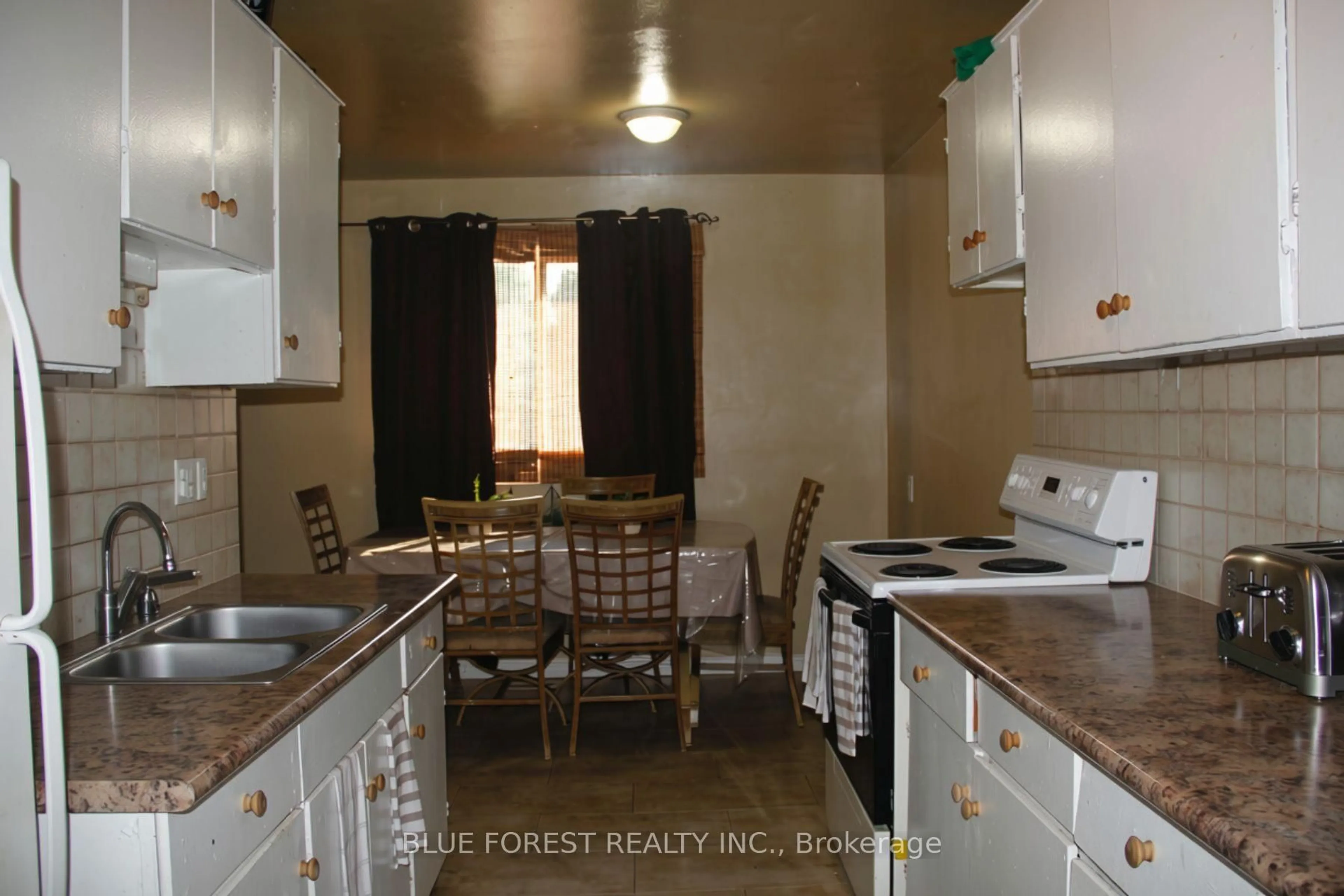 Standard kitchen, unknown for 187 Boullee St, London East Ontario N5Y 1T9