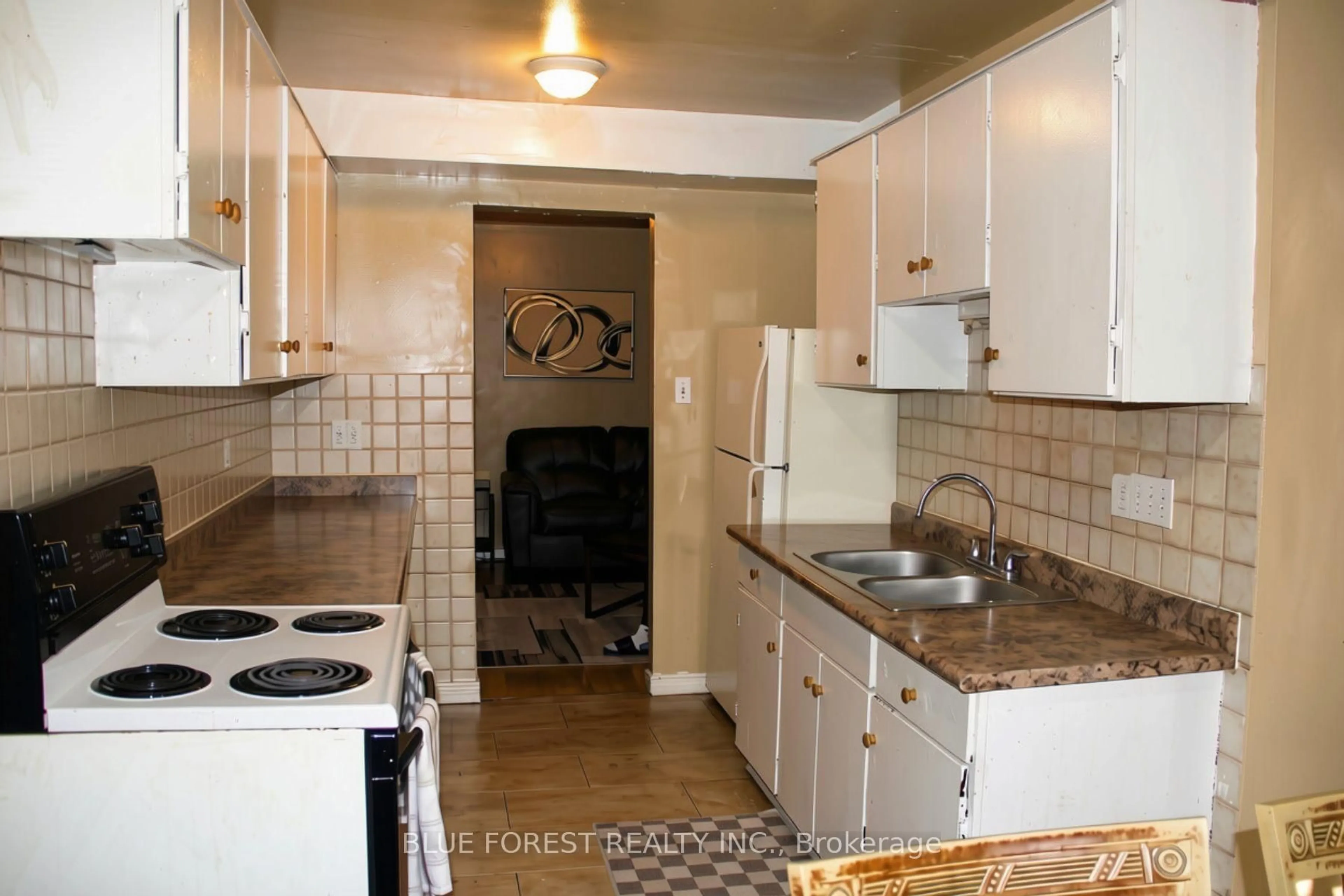 Standard kitchen, ceramic/tile floor for 187 Boullee St, London East Ontario N5Y 1T9