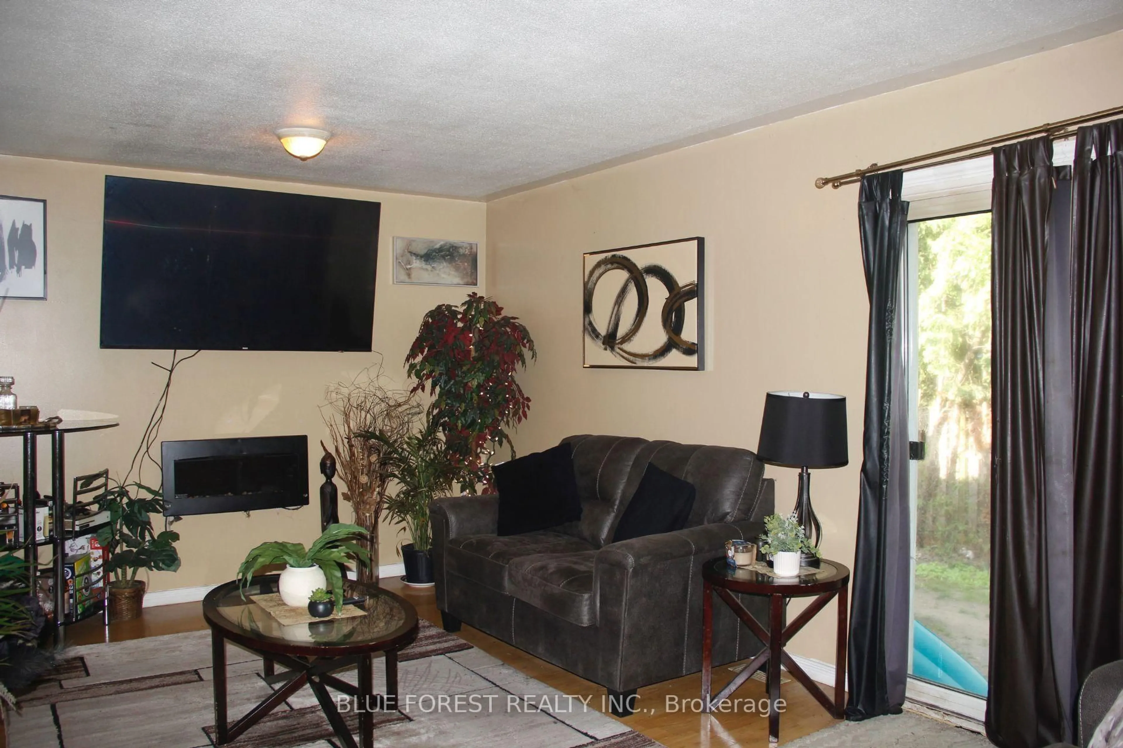 Living room with furniture, unknown for 187 Boullee St, London East Ontario N5Y 1T9