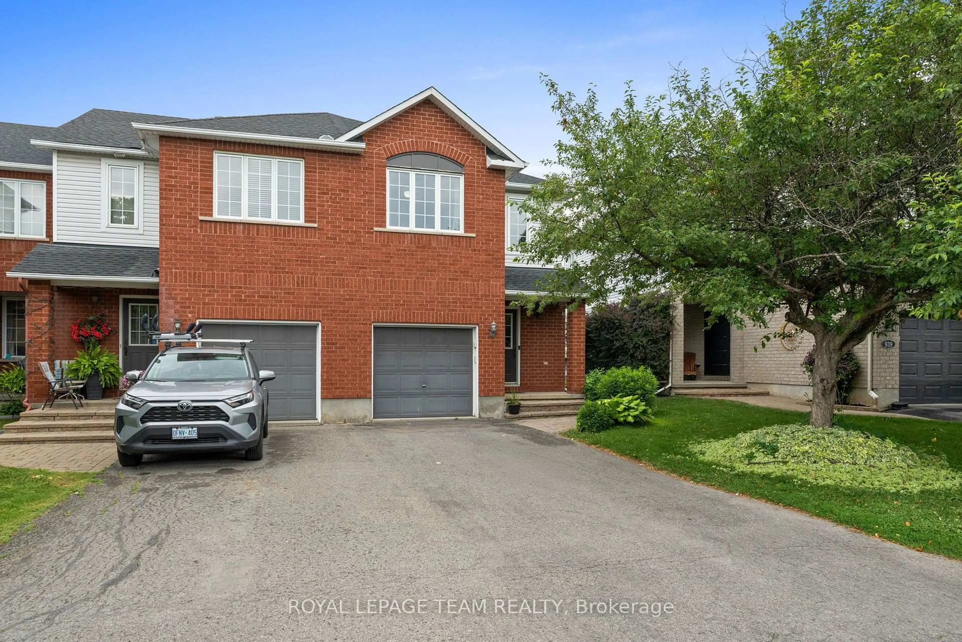 Home with brick exterior material, street for 937 Goose River Ave, Ottawa Ontario K1V 1T7