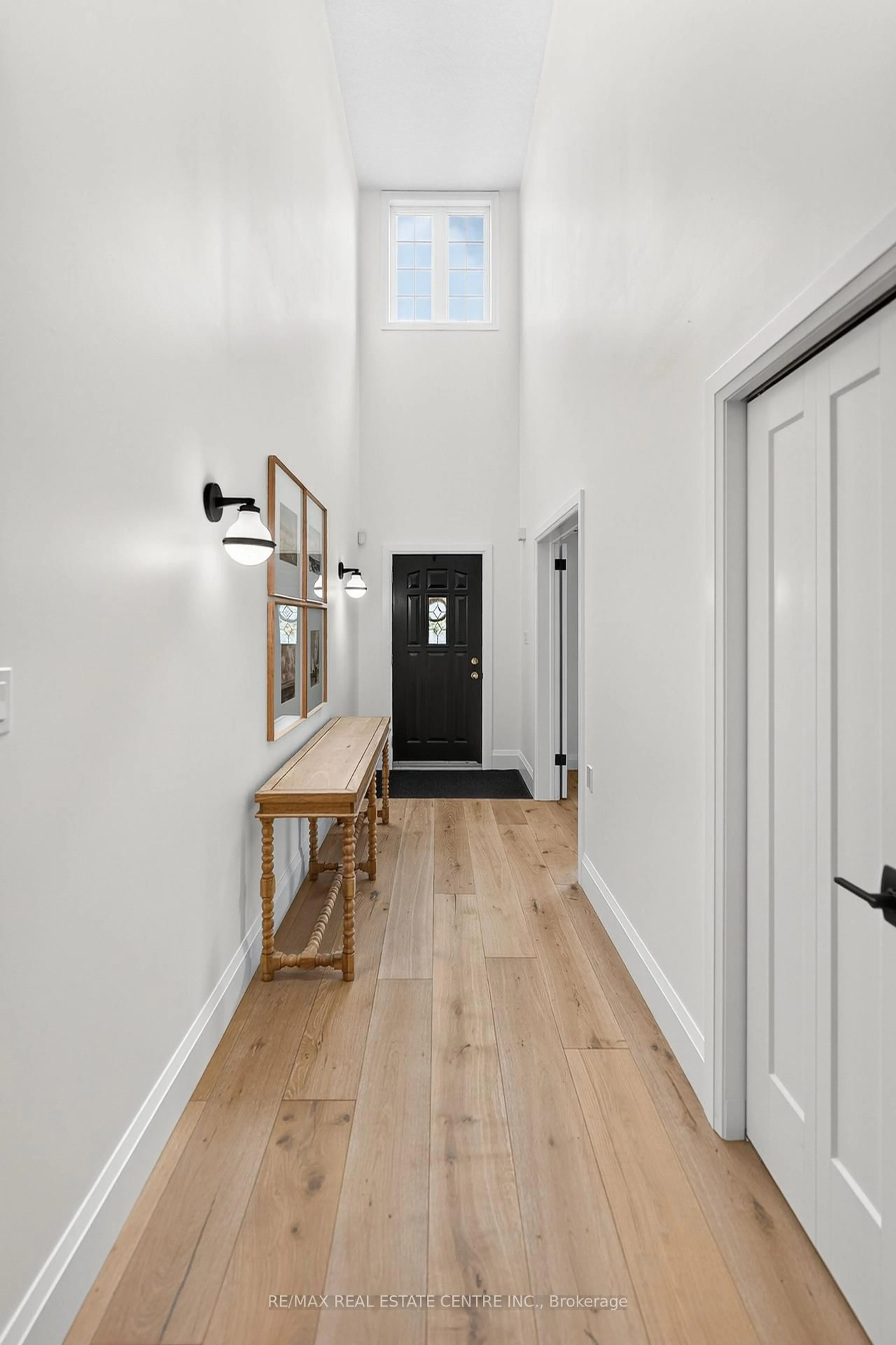 Indoor entryway for 350 Doon Valley Dr #3C, Kitchener Ontario N2P 2M9