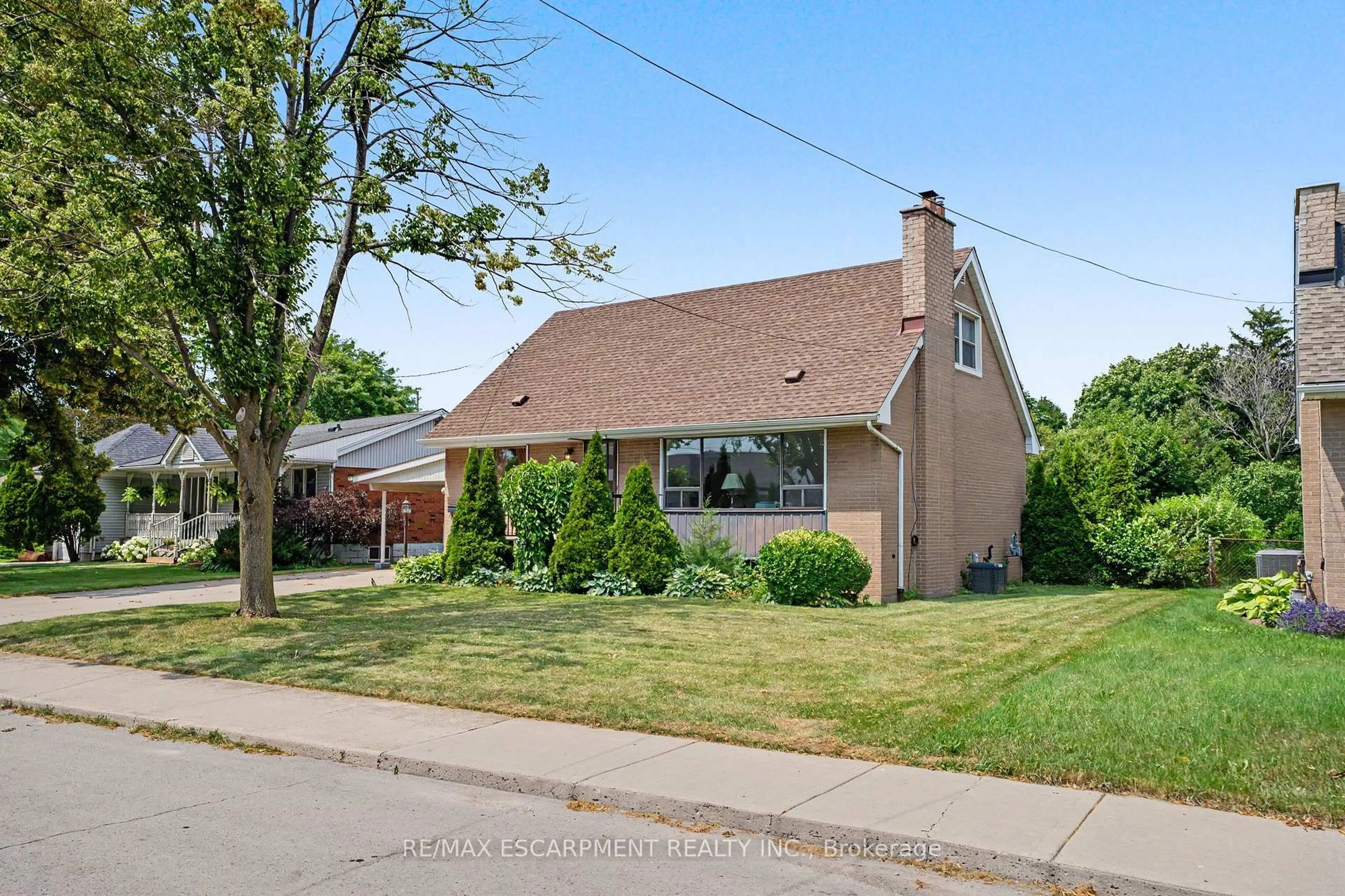 Home with brick exterior material, street for 11 Marshall Ave, Hamilton Ontario L8T 1W9