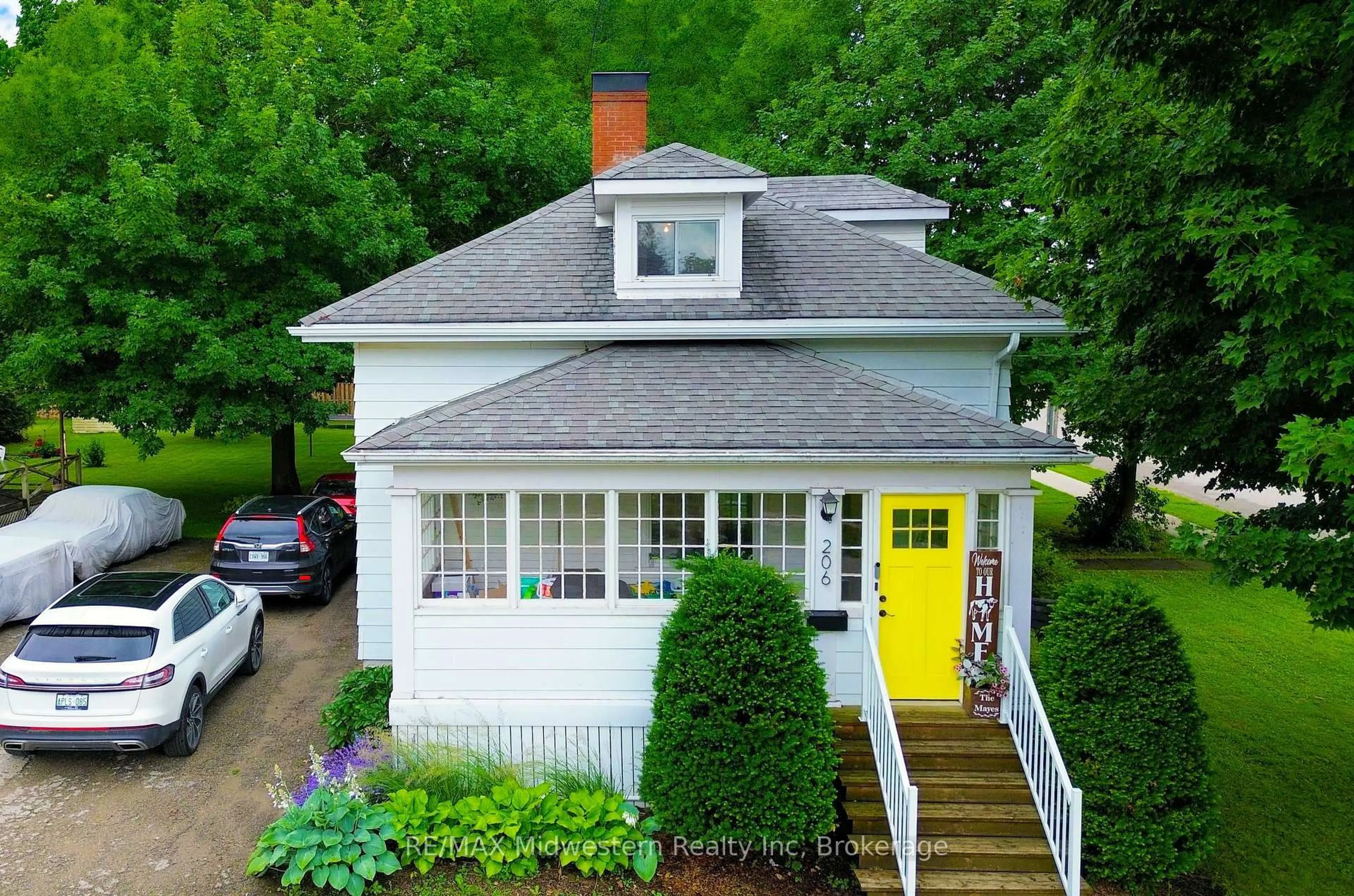 A pic from outside/outdoor area/front of a property/back of a property/a pic from drone, street for 206 Union St, North Perth Ontario N4W 2G9