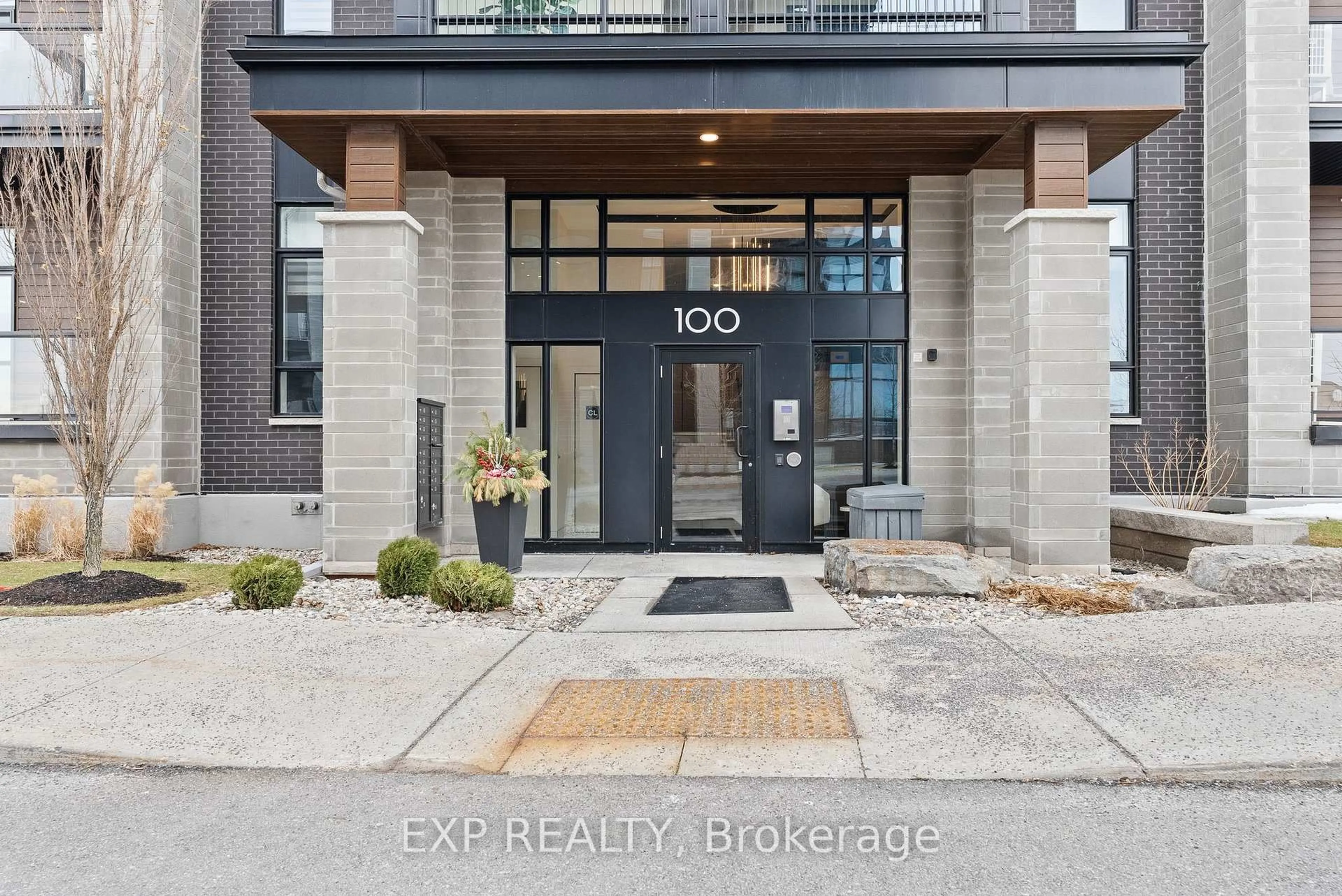 Indoor entryway for 100 Cortile Private #301, Ottawa Ontario K1V 2S8