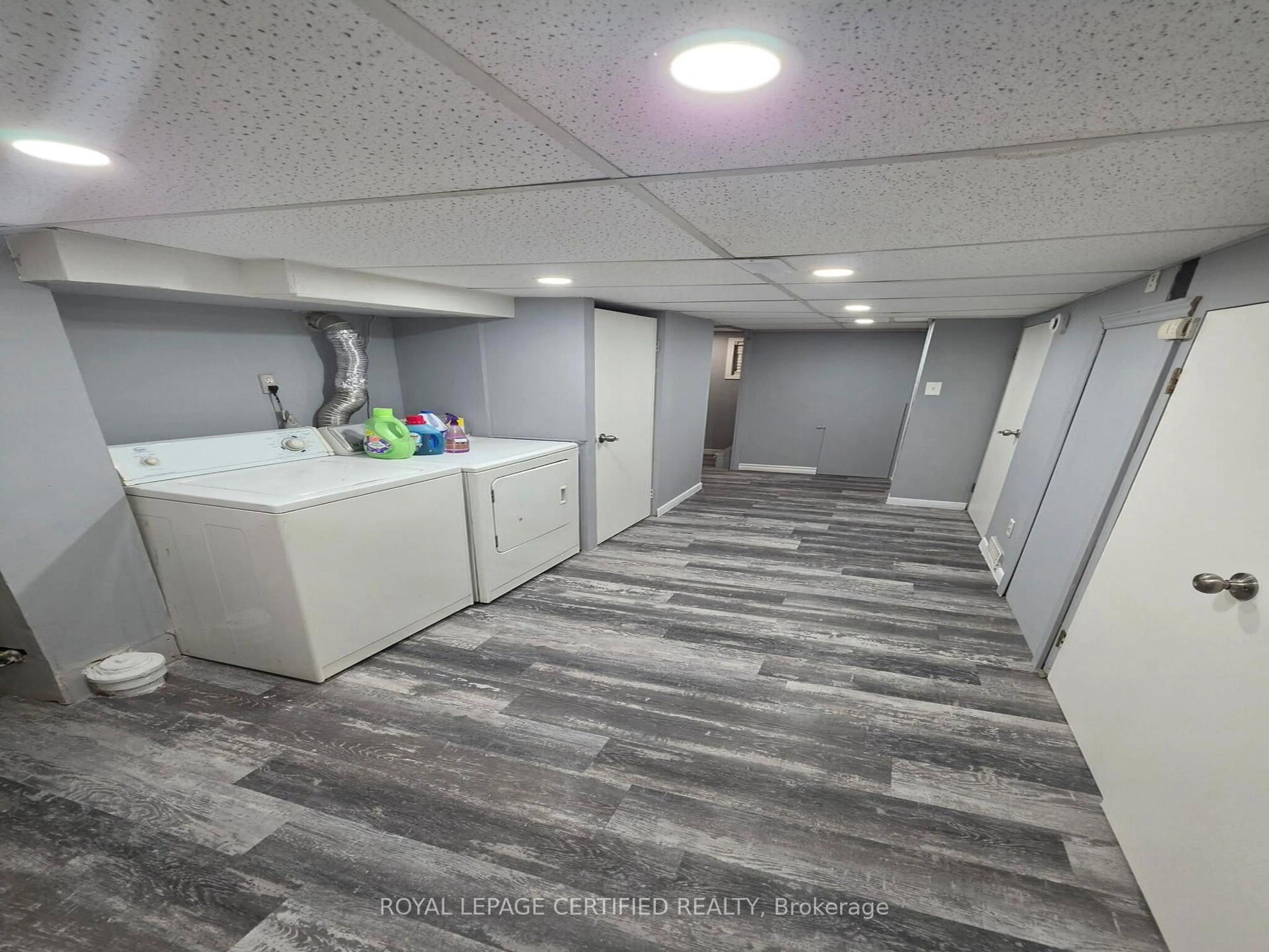 A pic of a room for 1184 Janette Ave, Windsor Ontario N9A 5A7