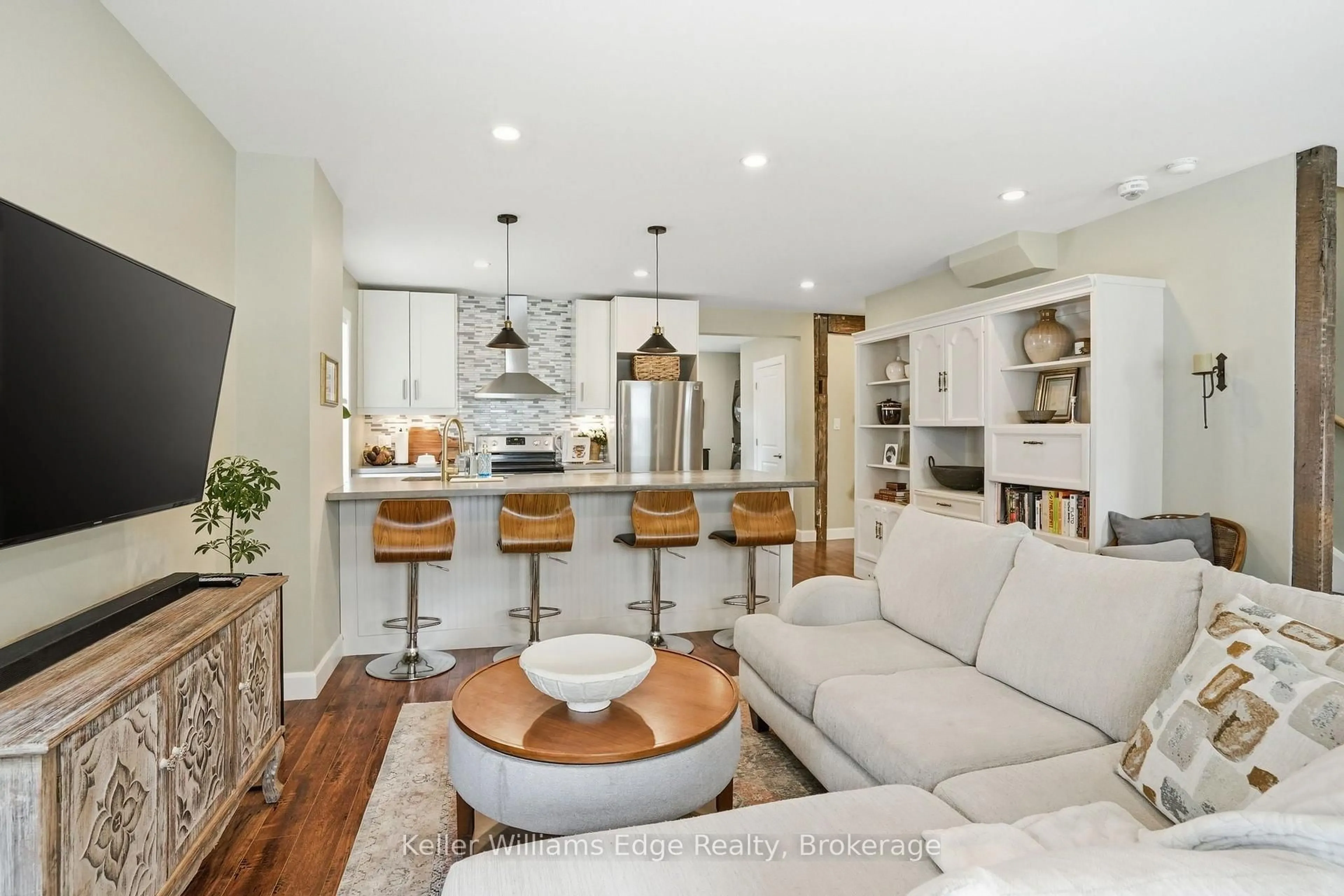 Open concept kitchen, unknown for 47 New St, Hamilton Ontario L8P 4J6