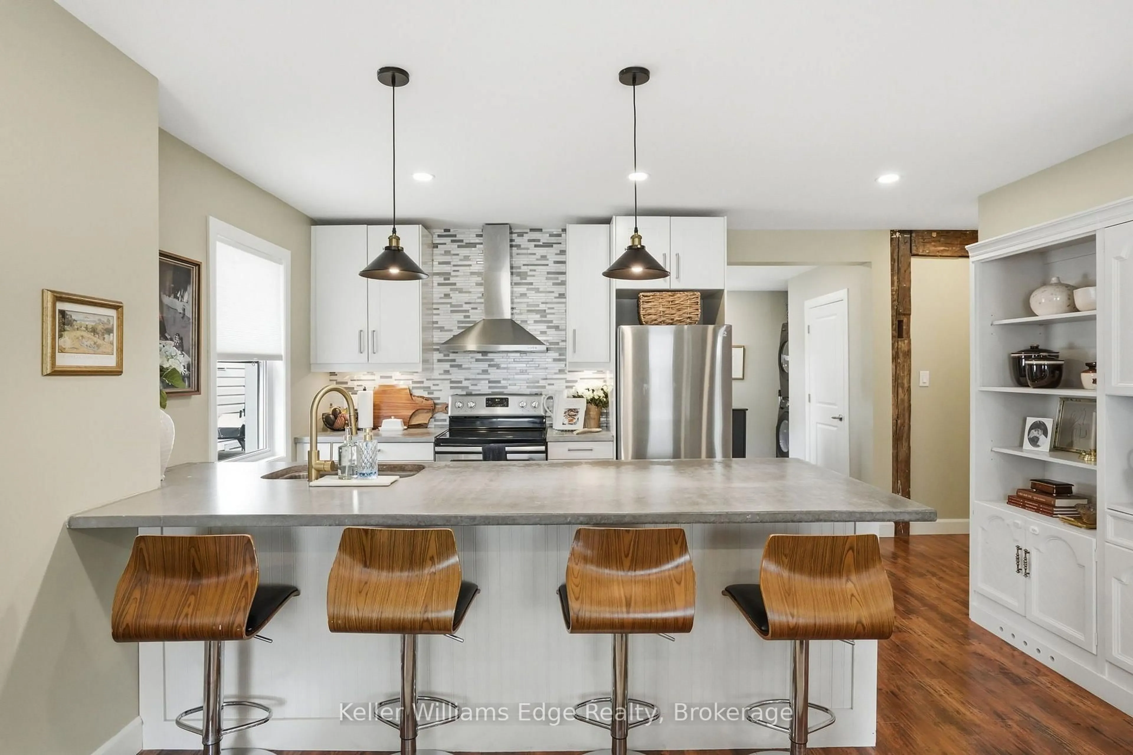 Open concept kitchen, unknown for 47 New St, Hamilton Ontario L8P 4J6