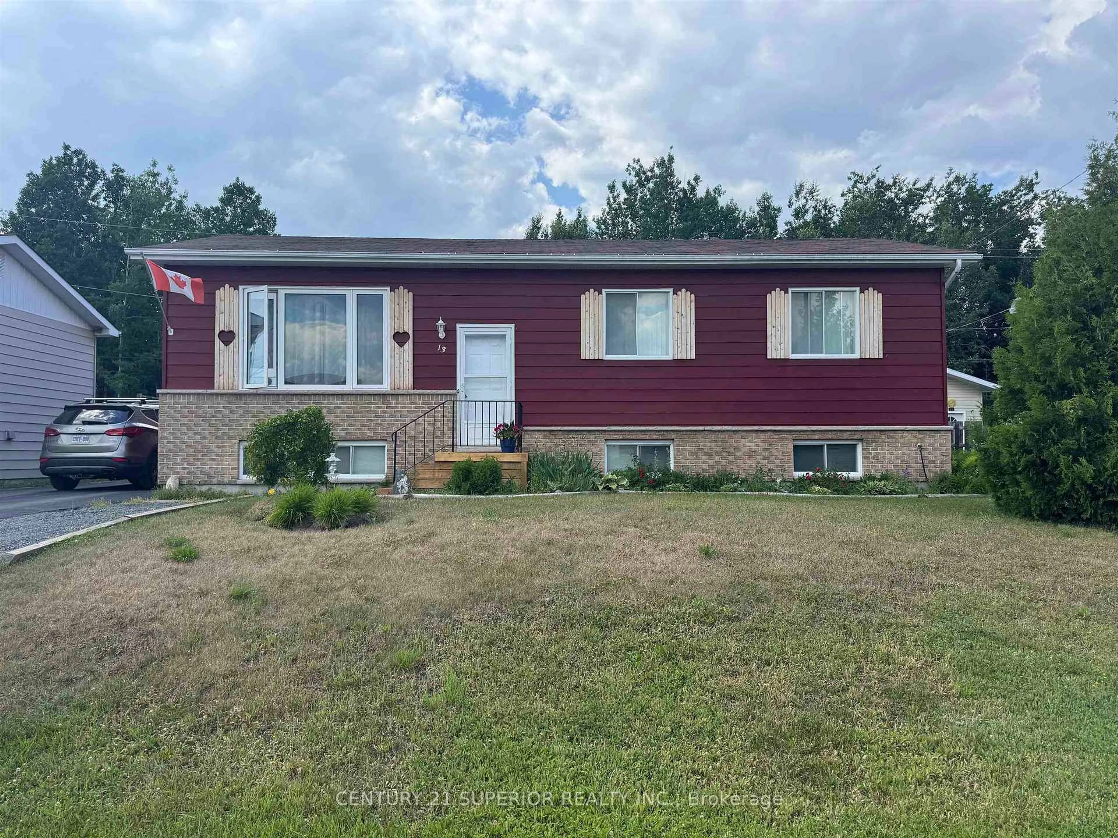 Home with vinyl exterior material, unknown for 13 Moose Dr, Manitouwadge Ontario P0T 2C0