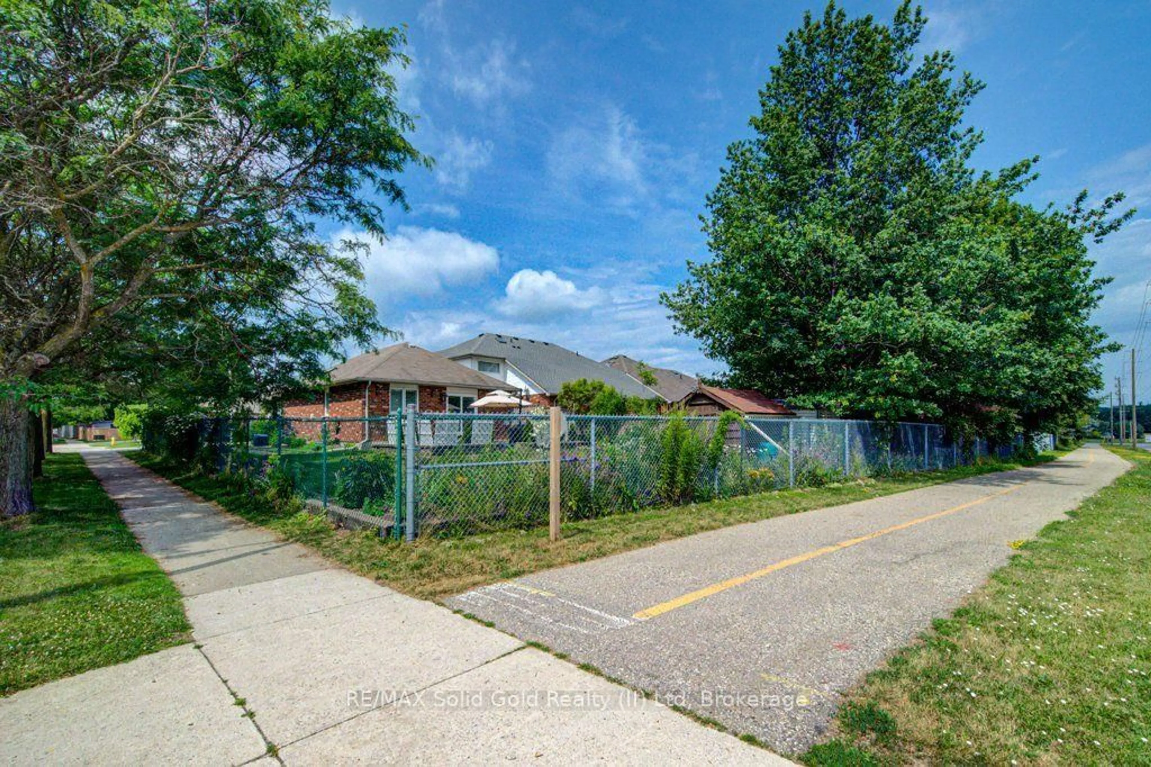 Unknown for 330 Lake Louise Blvd, Waterloo Ontario N2V 2H4