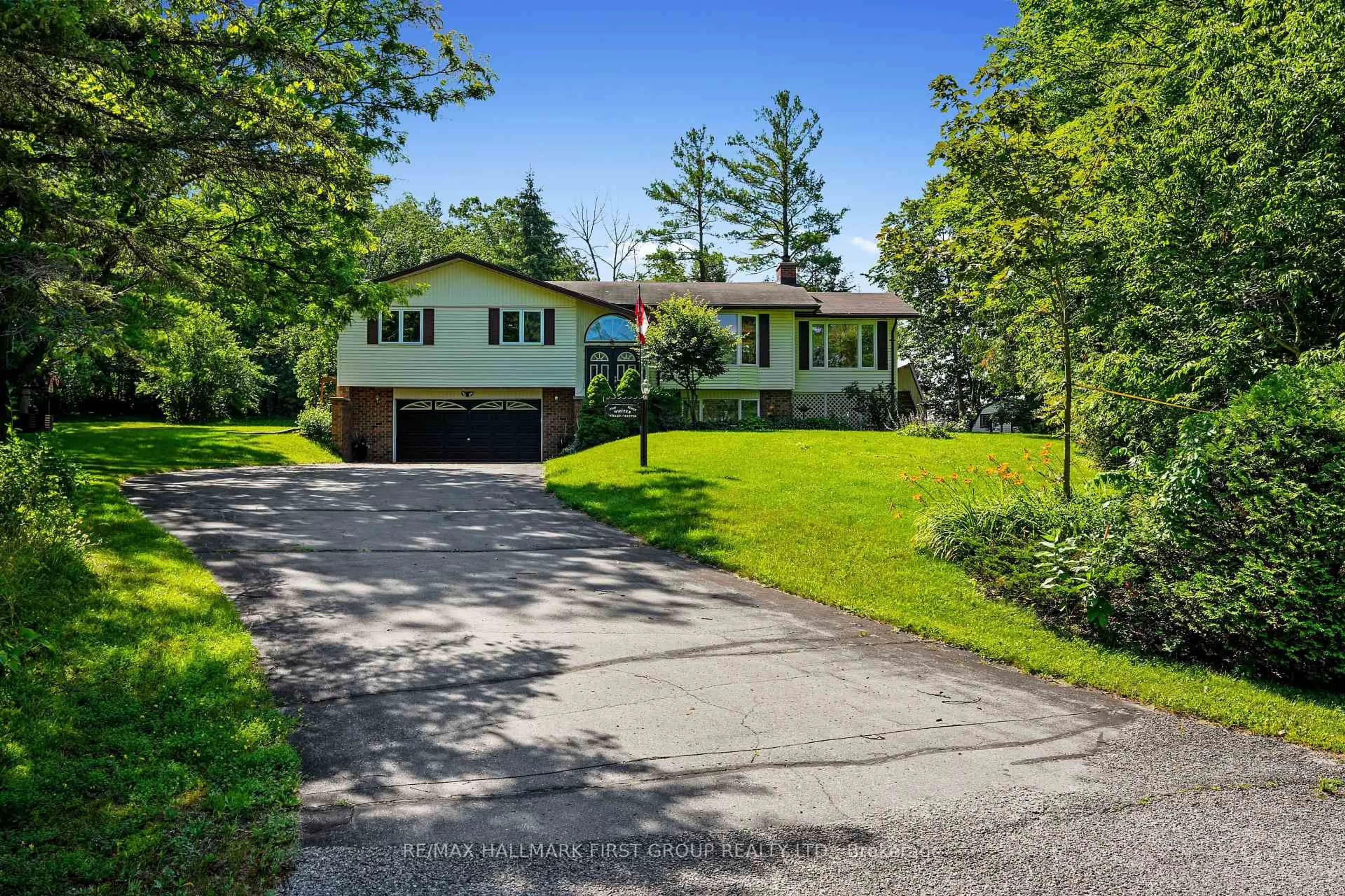 A pic from outside/outdoor area/front of a property/back of a property/a pic from drone, street for 35 Crowe Bay Hts, Trent Hills Ontario K0L 1L0