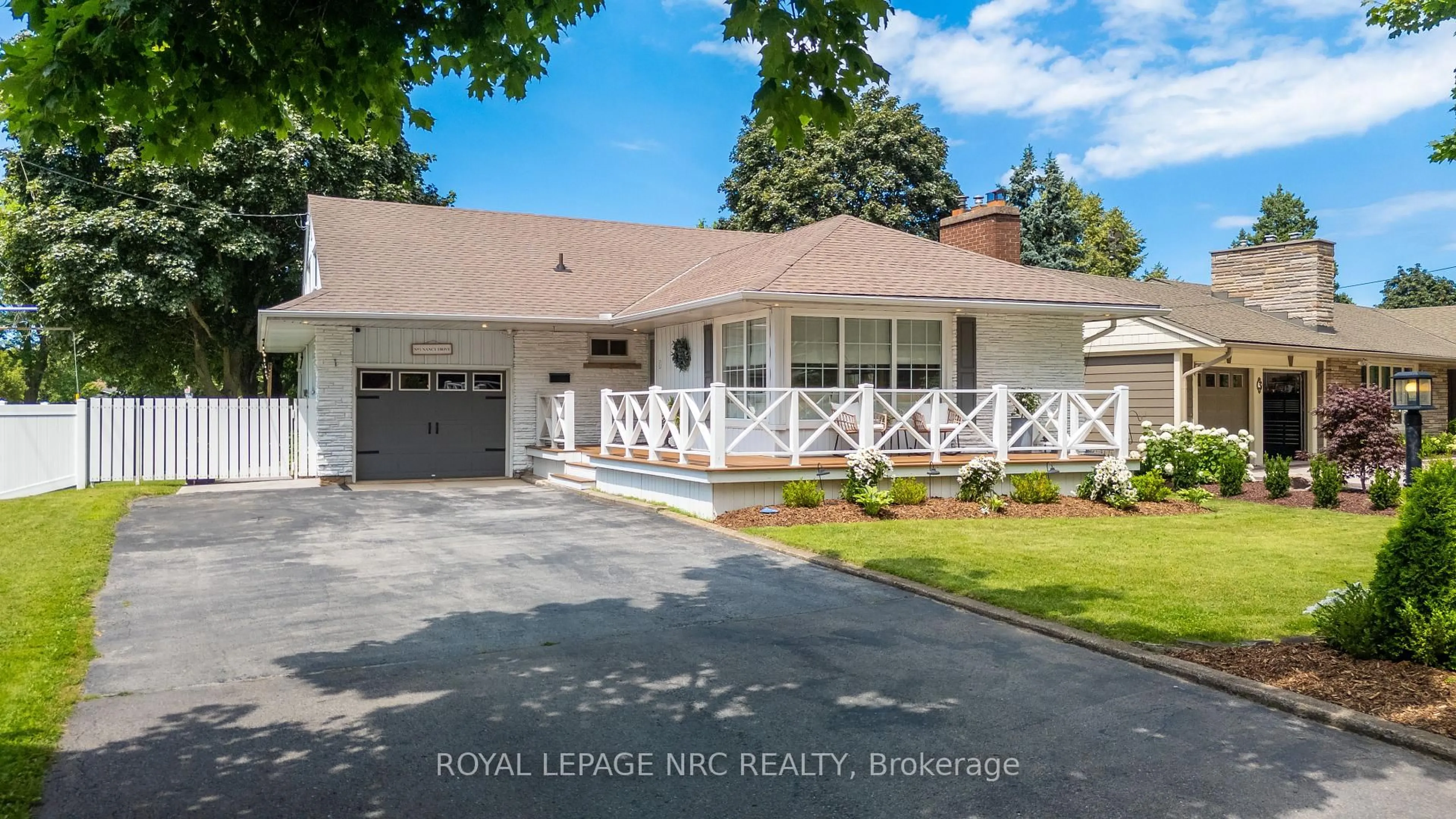 Home with vinyl exterior material, water/lake/river/ocean view for 1 NANCY Dr, St. Catharines Ontario L2M 1Y4