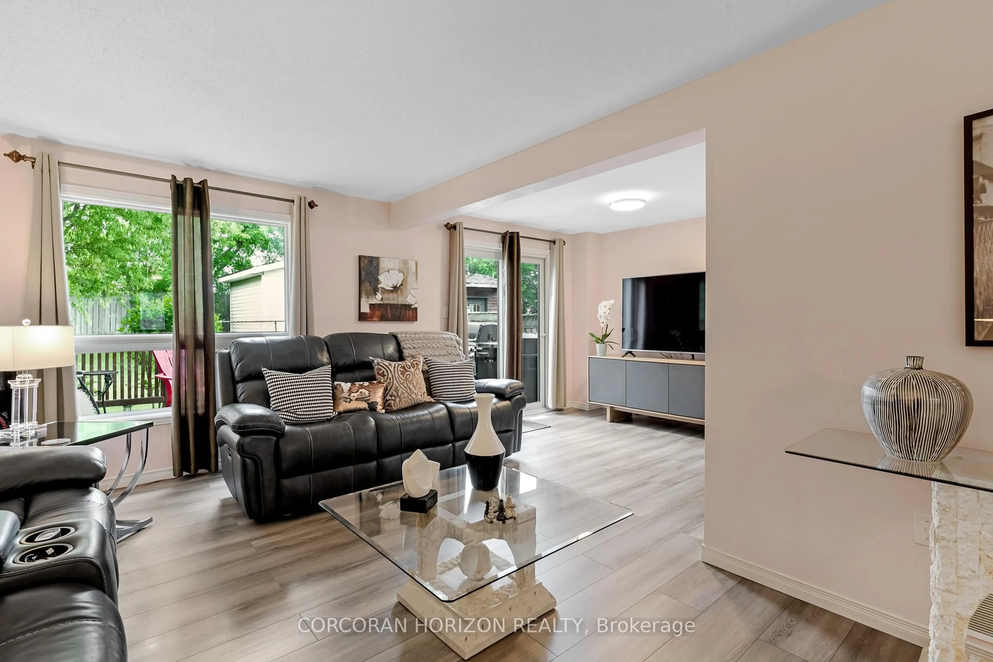 Living room with furniture, unknown for 351 Northview Heights Pl, Cambridge Ontario N1R 8J1