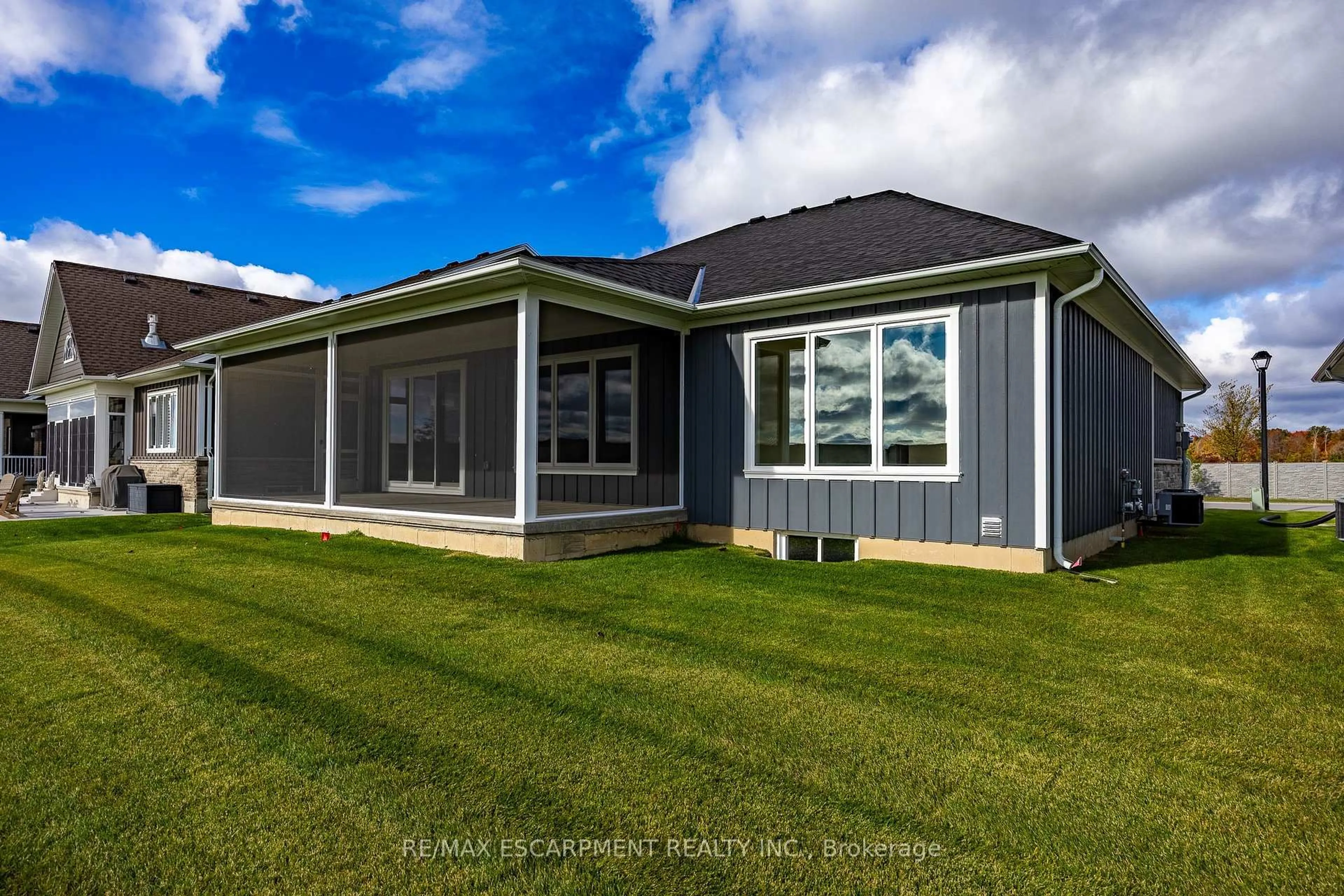 Home with vinyl exterior material, building for 218 Schooner Dr, Norfolk Ontario N0A 1N3