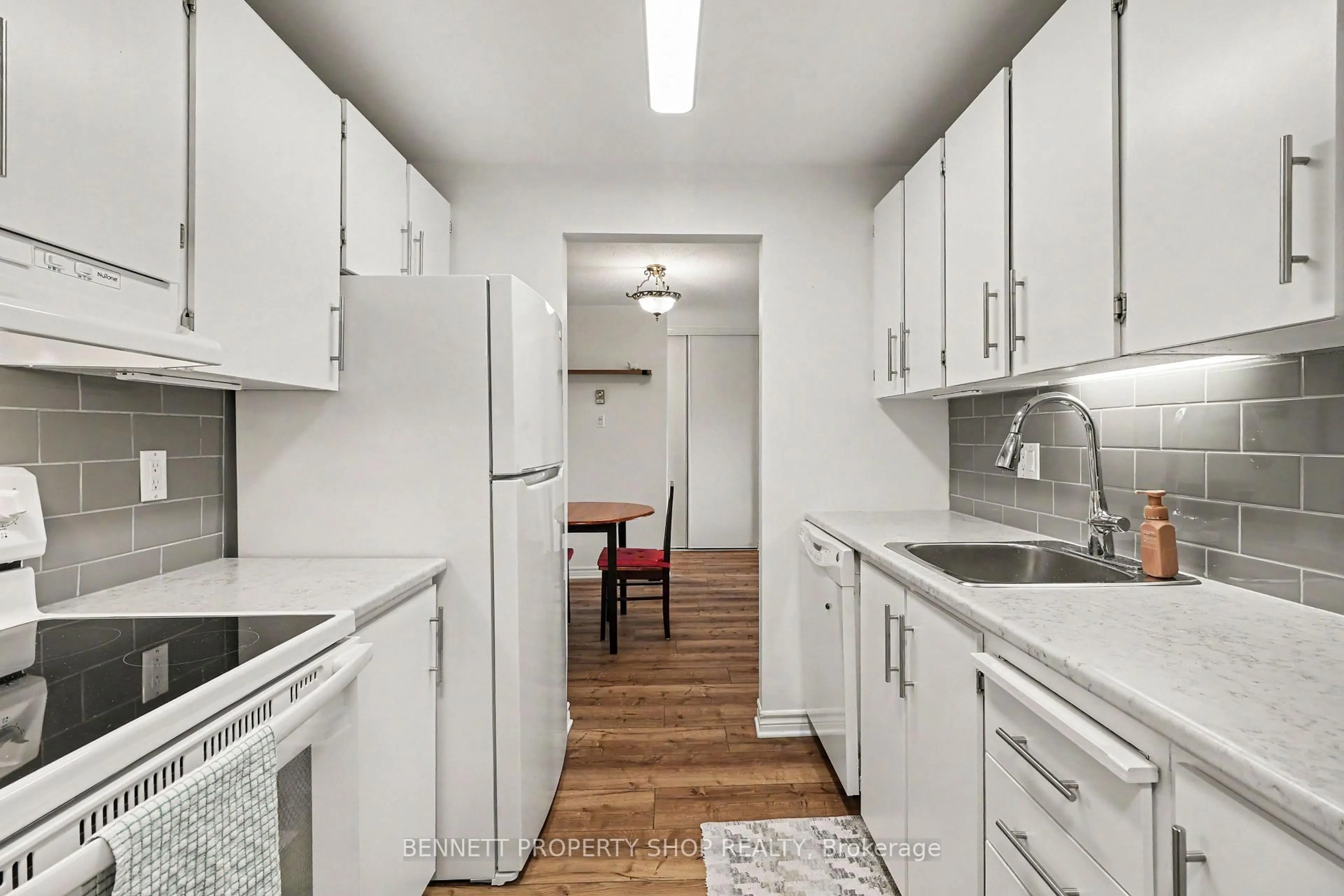 Standard kitchen, unknown for 6470 Bilberry Dr #307, Ottawa Ontario K1C 4P1