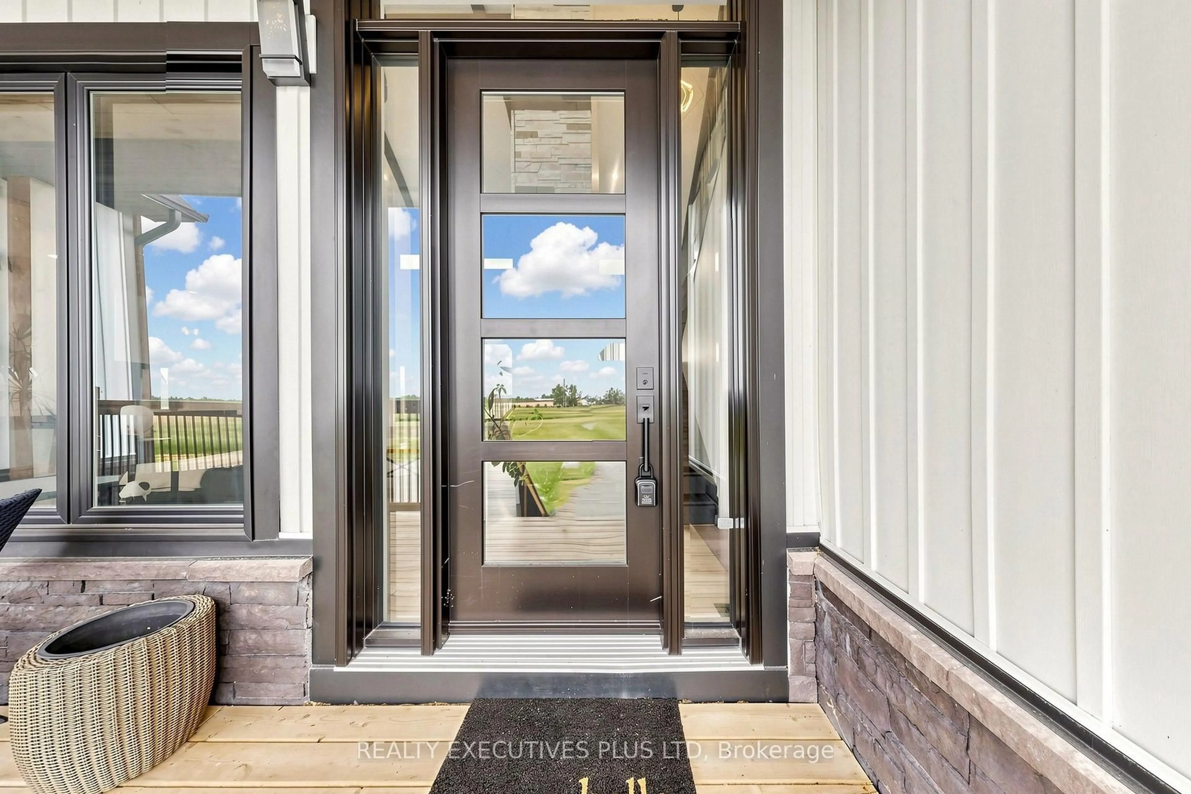 Indoor entryway for 16 Cambray Rd, Kawartha Lakes Ontario K0M 1G0