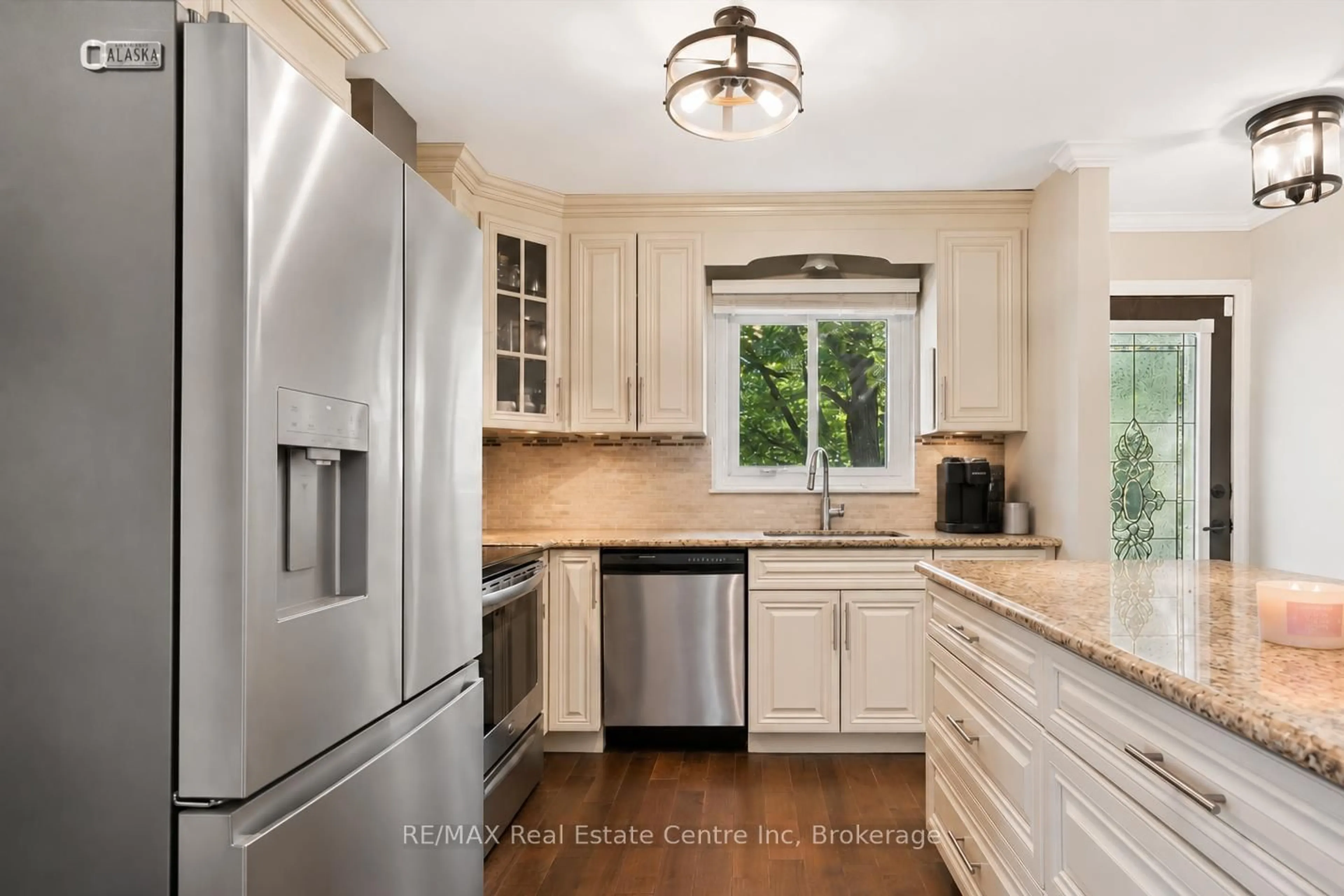 Open concept kitchen, ceramic/tile floor for 369 WEST ACRES Dr, Guelph Ontario N1H 7B3