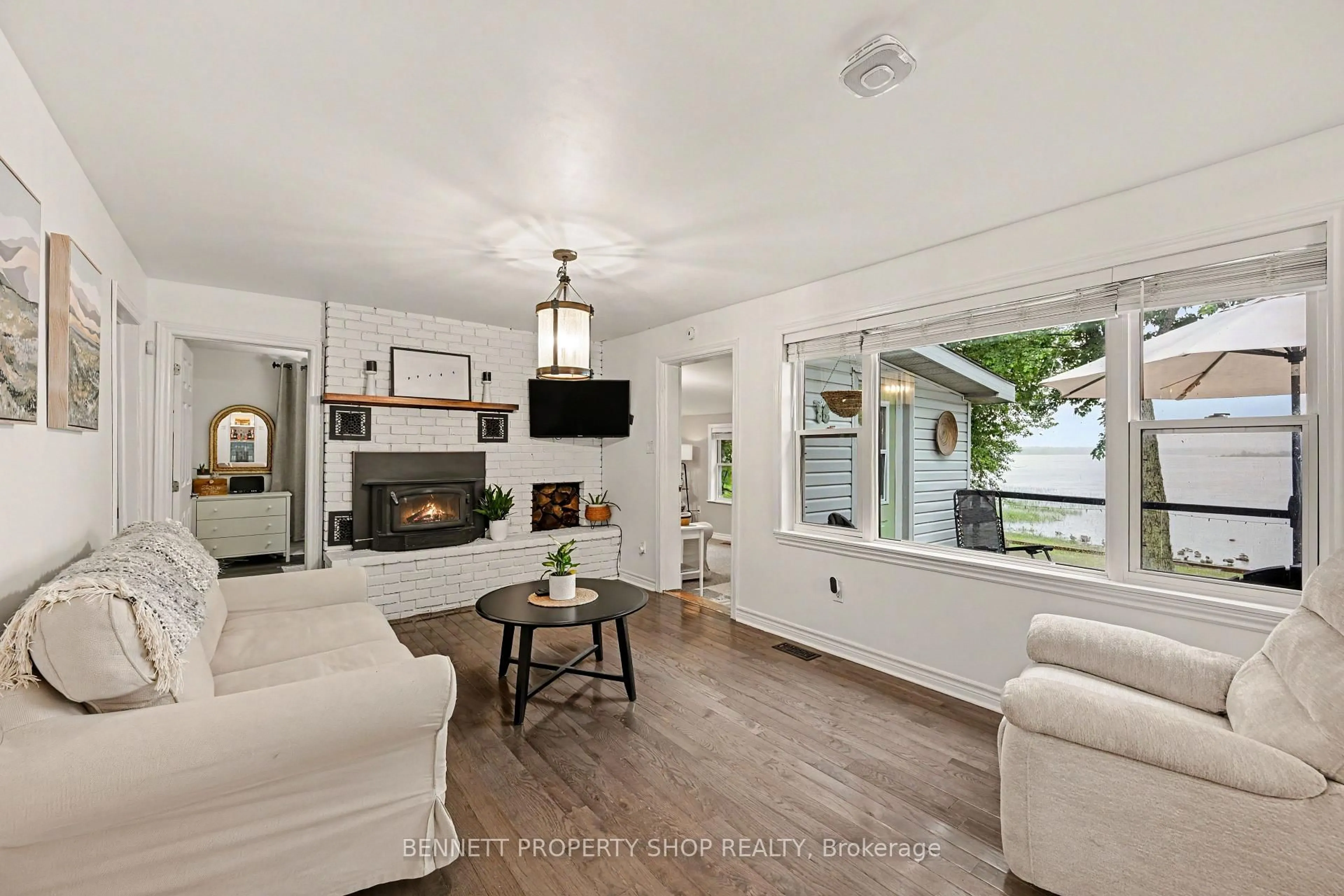 Living room with furniture, unknown for 102 Moorhead Dr, Fitzroy Harbour Ontario K0A 1X0