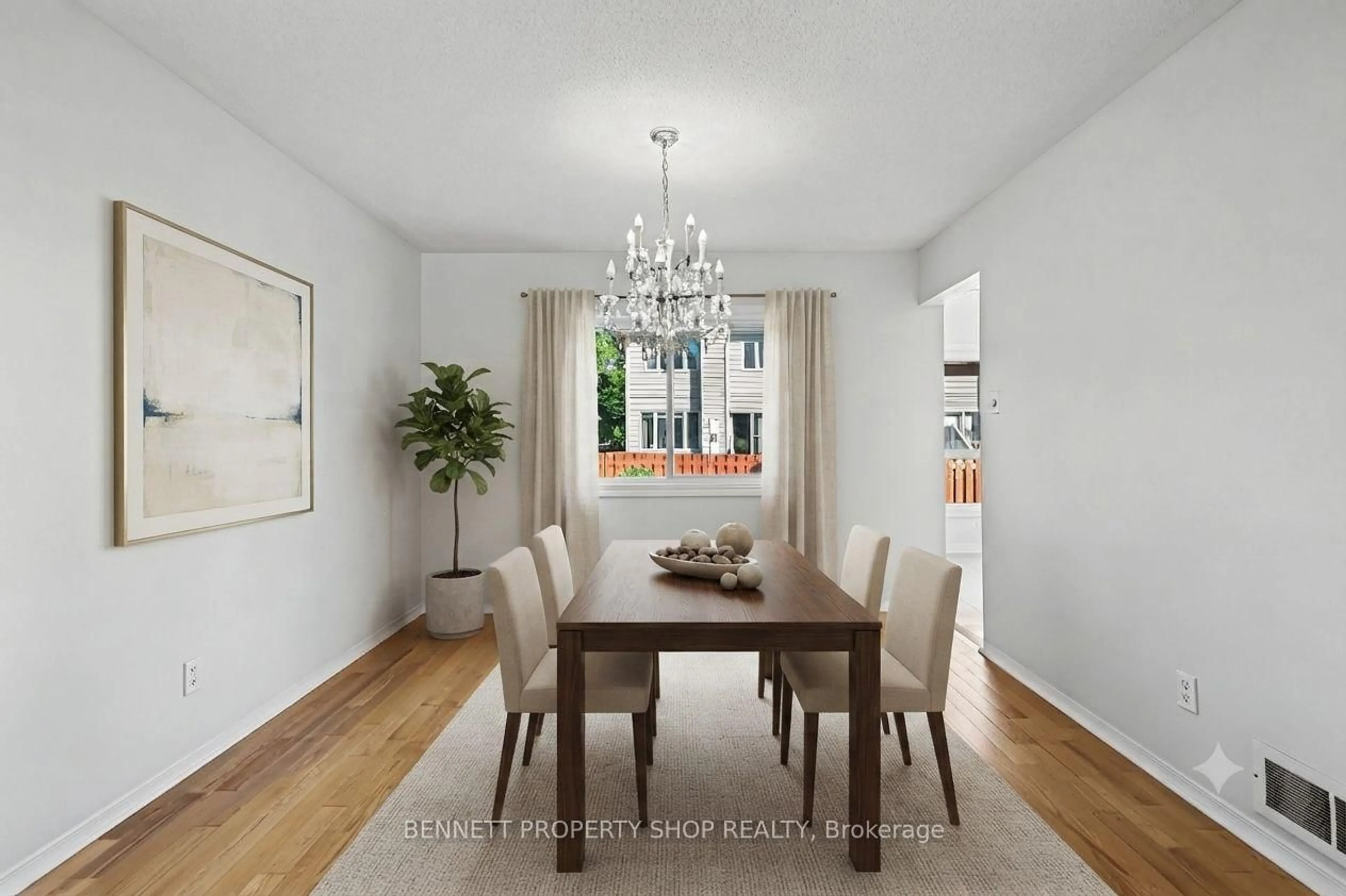 Dining room, wood/laminate floor for 82 Emerald Meadows Dr, Ottawa Ontario K2M 2L6
