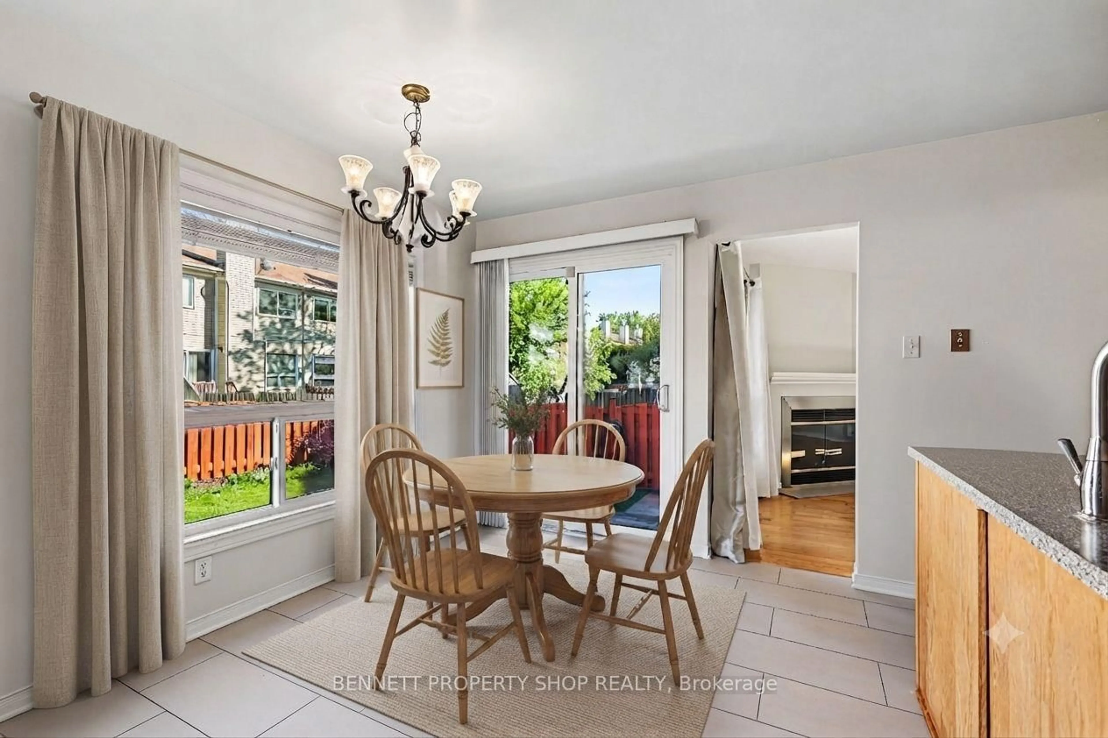 Dining room, unknown for 82 Emerald Meadows Dr, Ottawa Ontario K2M 2L6
