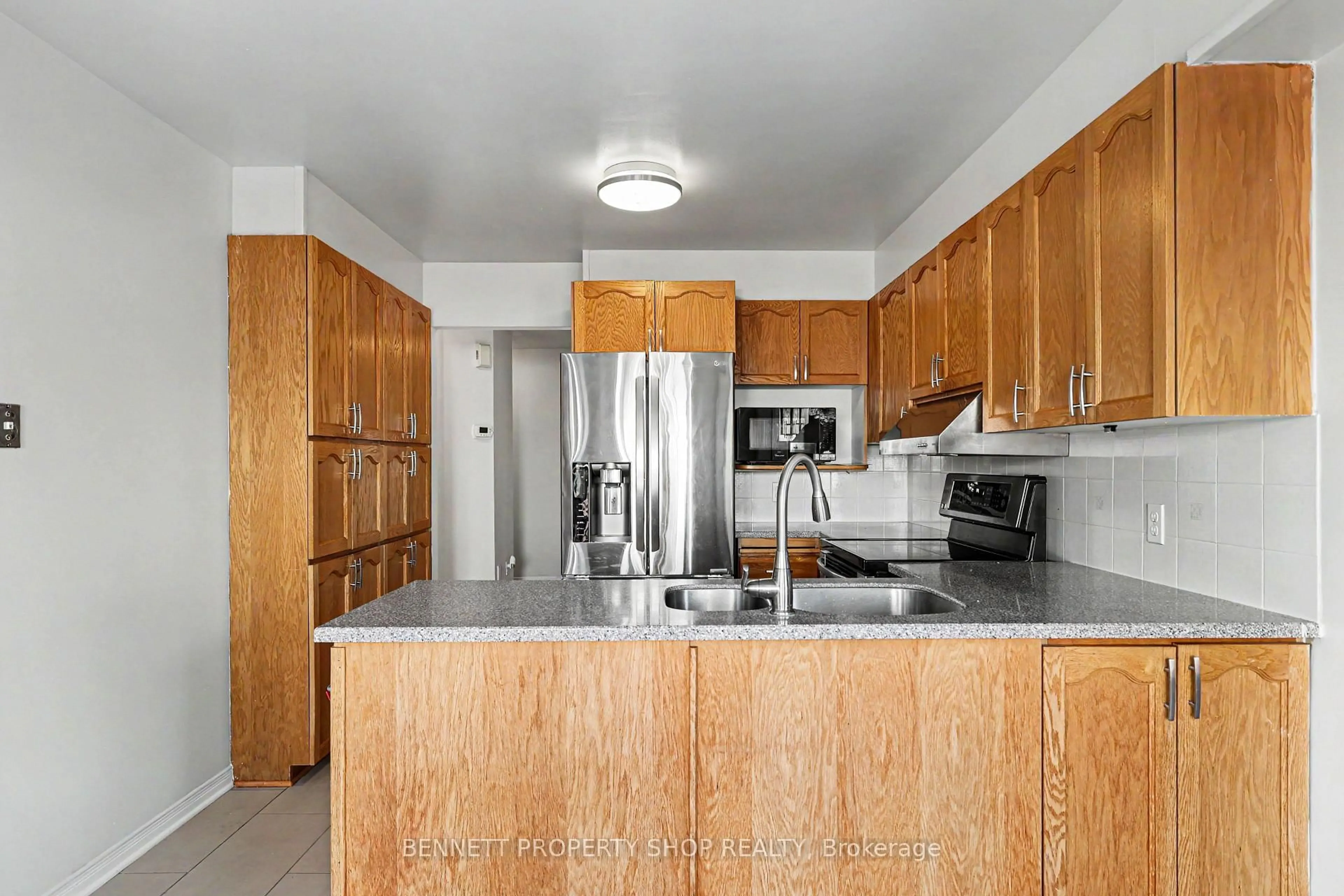 Standard kitchen, unknown for 82 Emerald Meadows Dr, Ottawa Ontario K2M 2L6