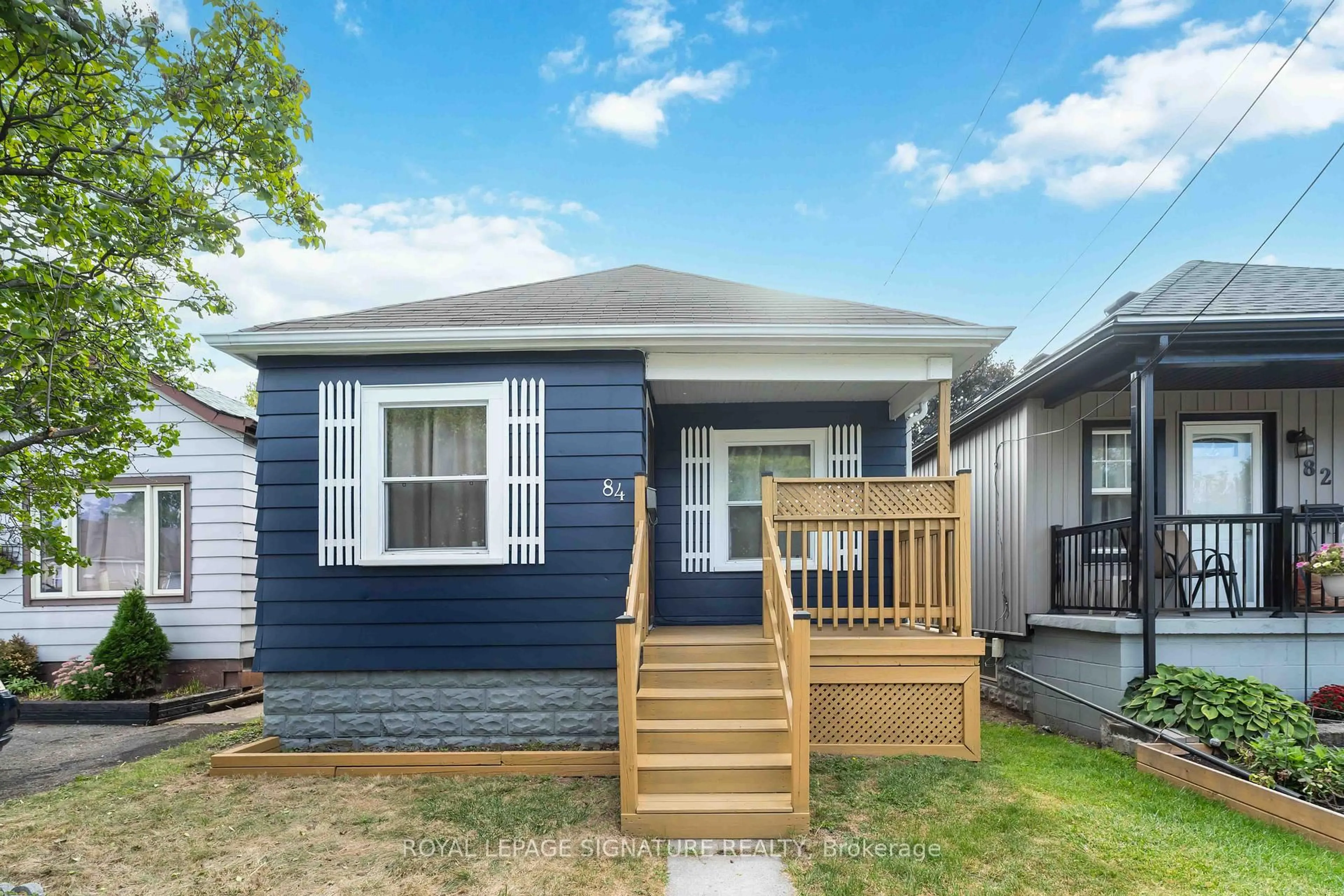 Home with vinyl exterior material, street for 84 Frederick Ave, Hamilton Ontario L8H 4K6