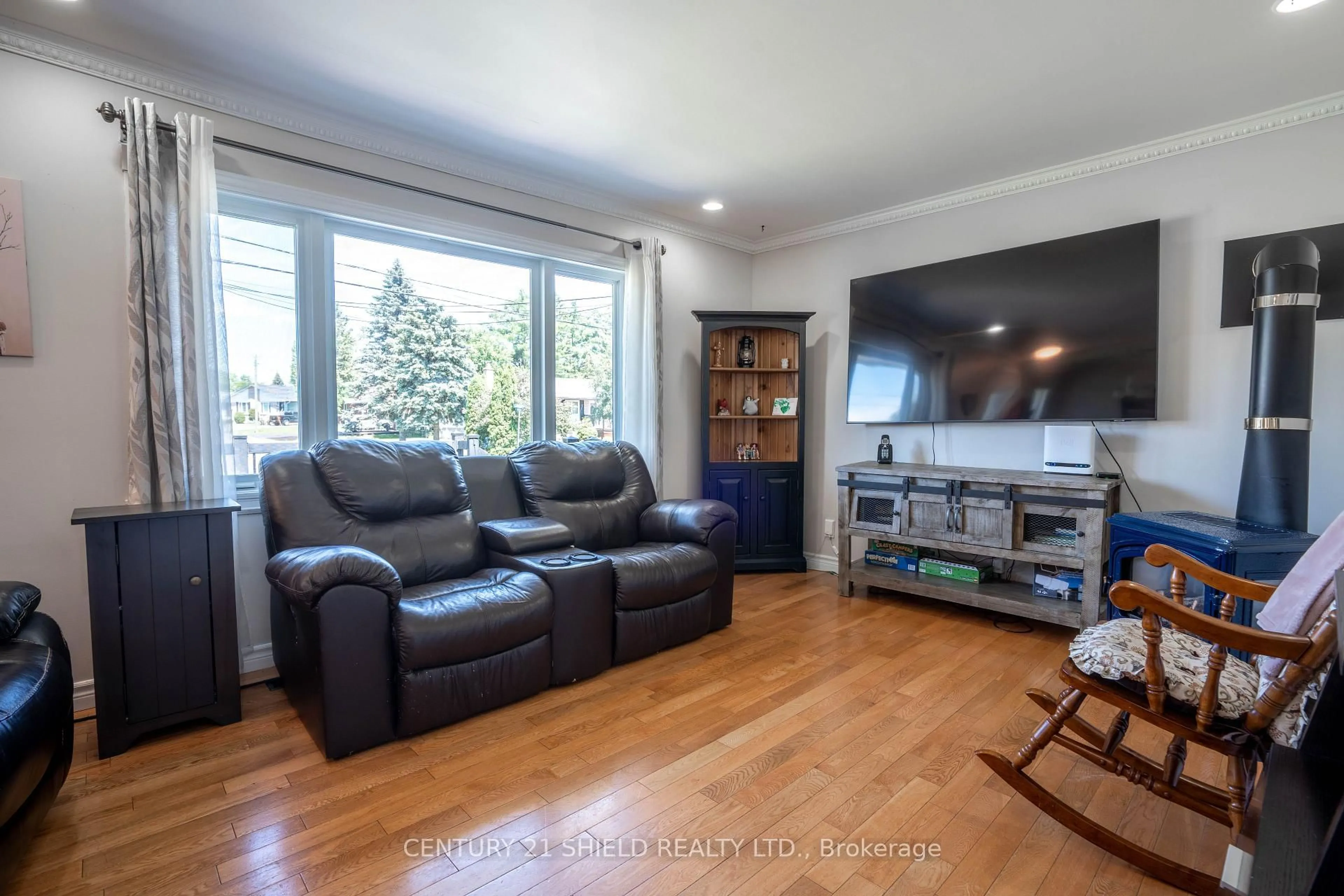 Living room with furniture, wood/laminate floor for 450 Patrick St, Cornwall Ontario K6K 1G5