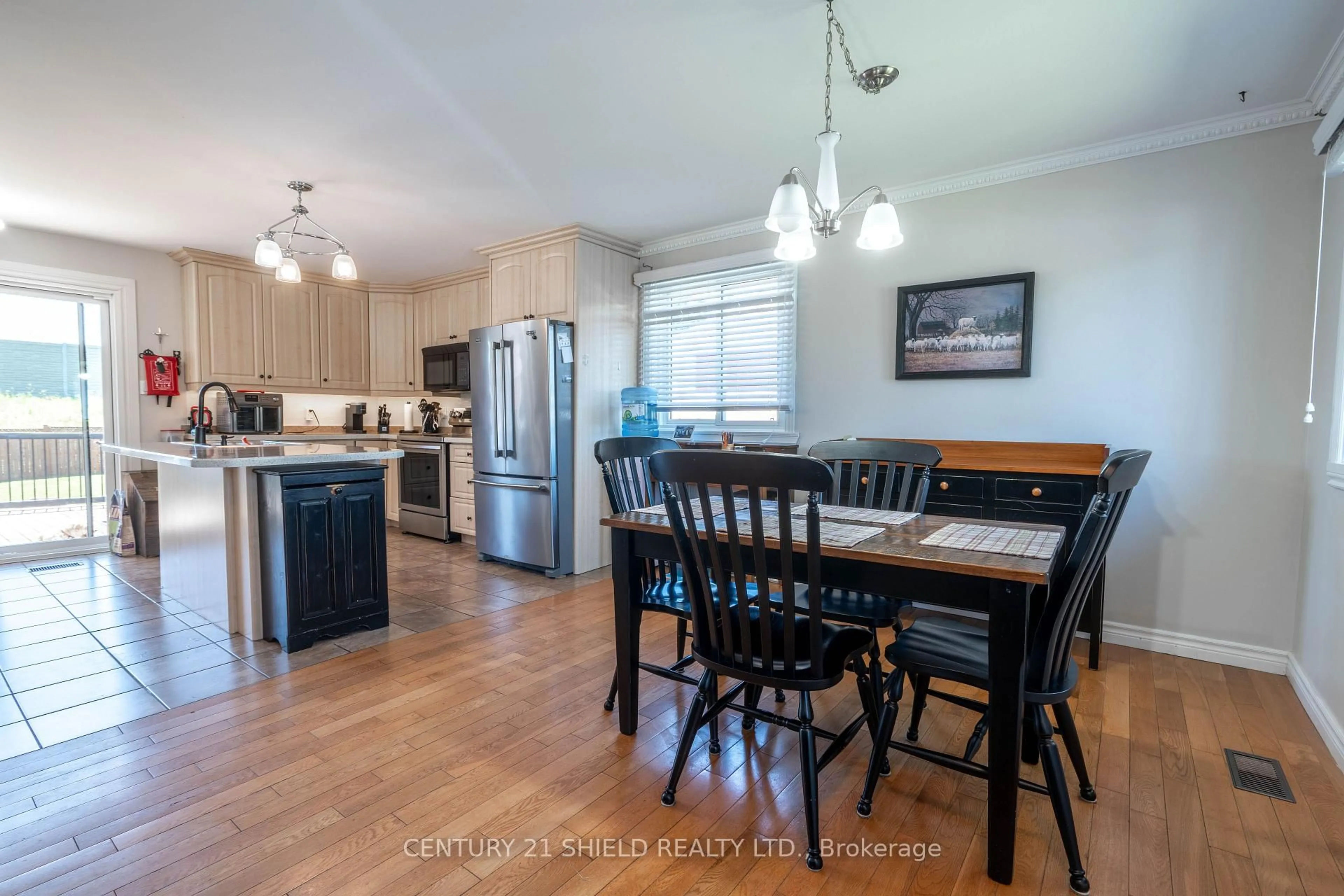 Open concept kitchen, wood/laminate floor for 450 Patrick St, Cornwall Ontario K6K 1G5