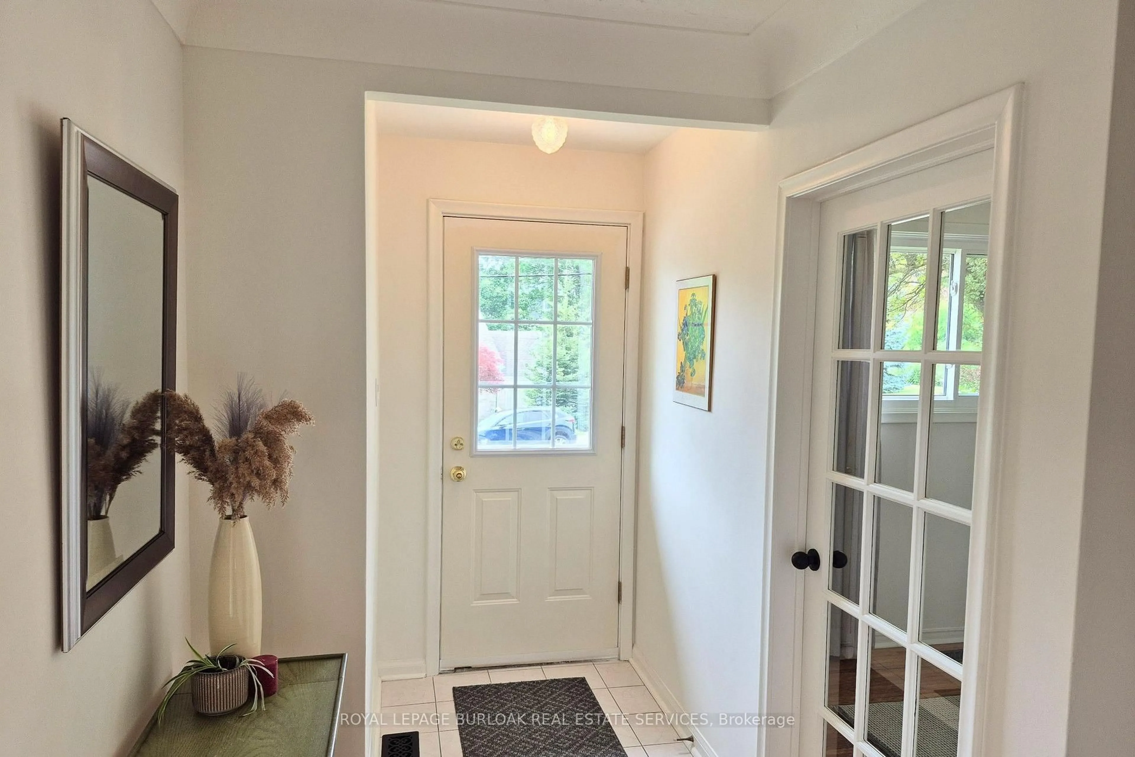 Indoor entryway for 75 Flamboro St, Hamilton Ontario L0R 2H0