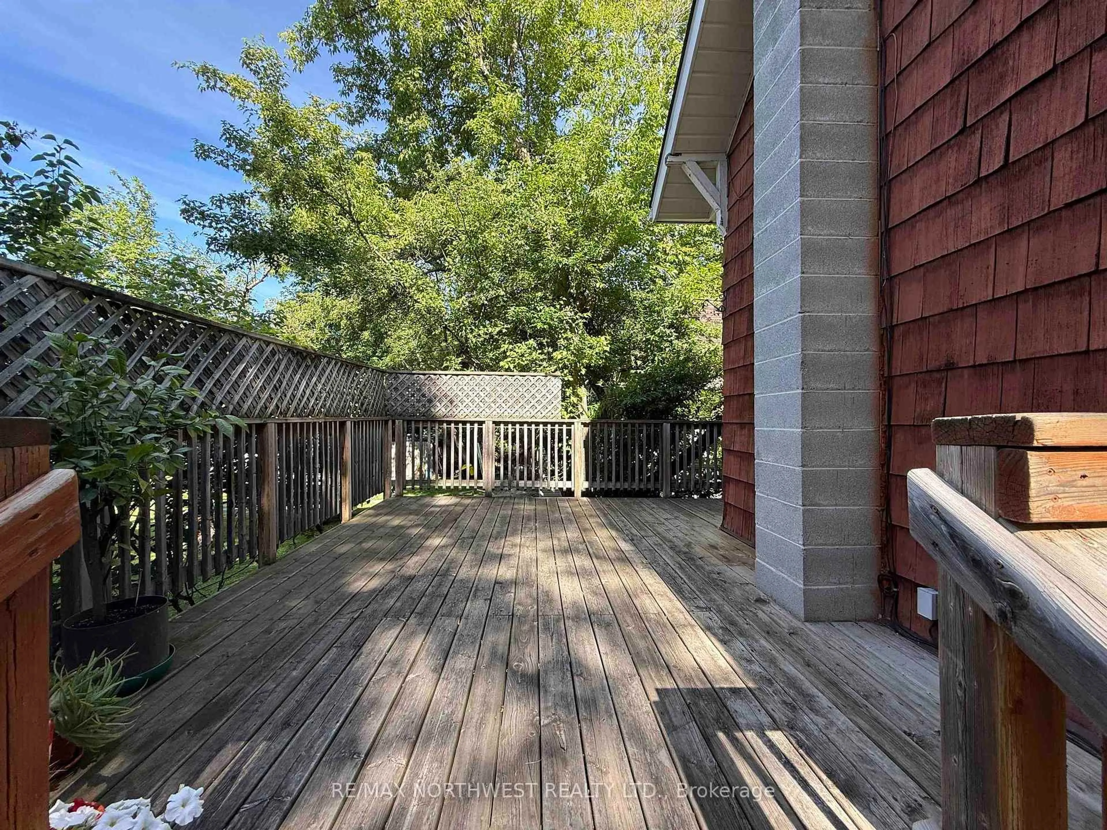 Patio, street for 214 Matheson St N, Kenora Ontario P9N 3G4