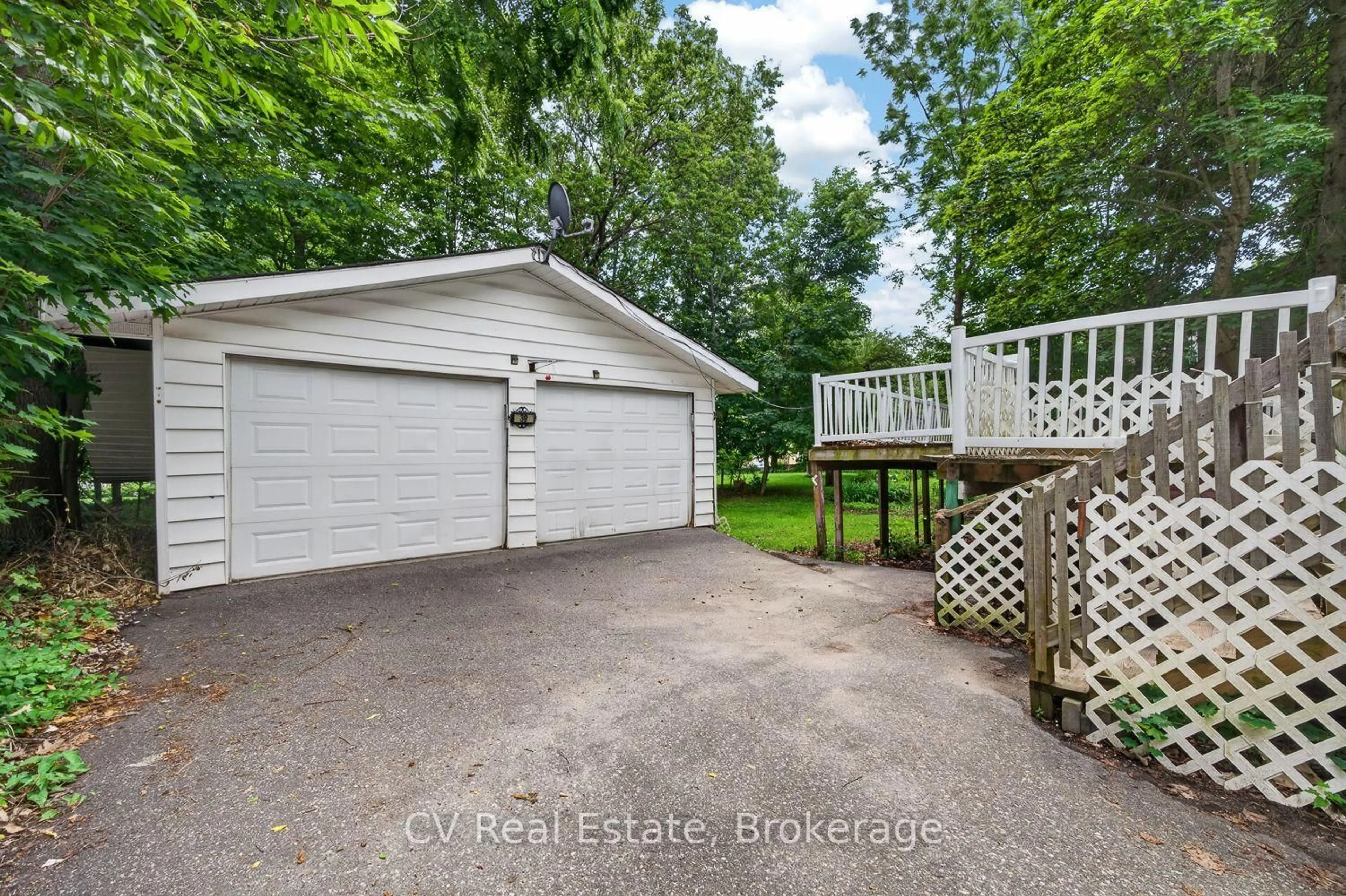 Indoor garage for 39 Church St, Parry Sound Ontario P2A 1Y6