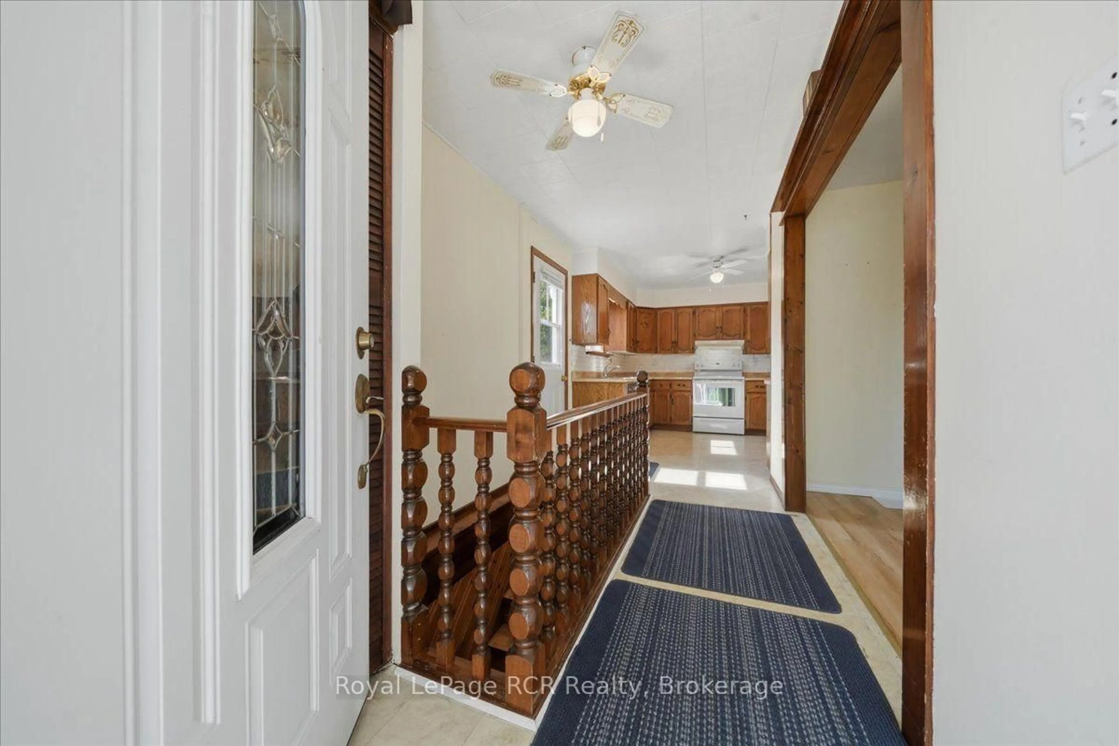 Indoor entryway for 1124 12th St, Owen Sound Ontario N4K 5Y6