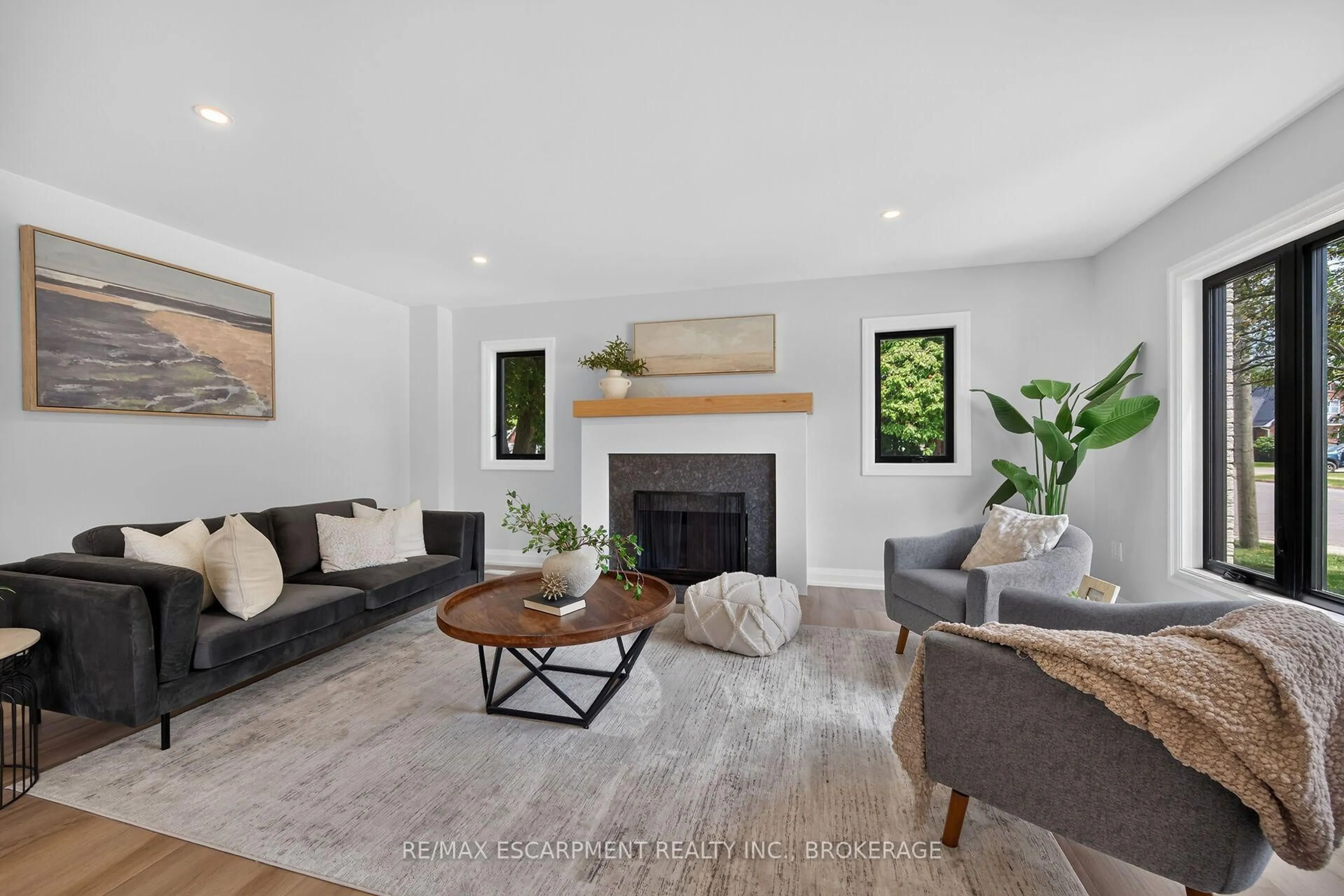 Living room with furniture, unknown for 27 Church St, Norfolk Ontario N4B 1T2