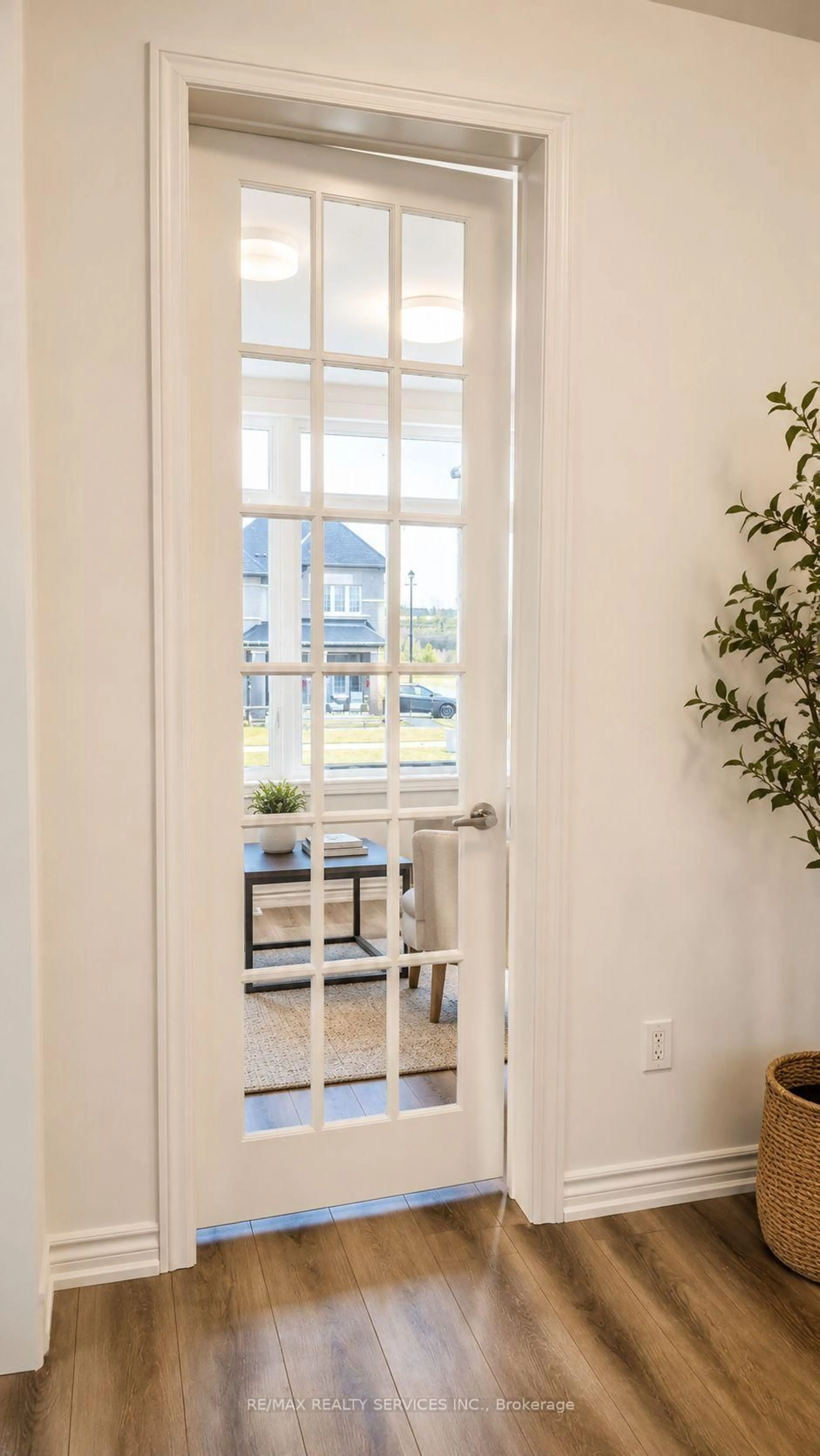 Indoor entryway for 1029 Trailsview Ave, Cobourg Ontario K9A 4J6