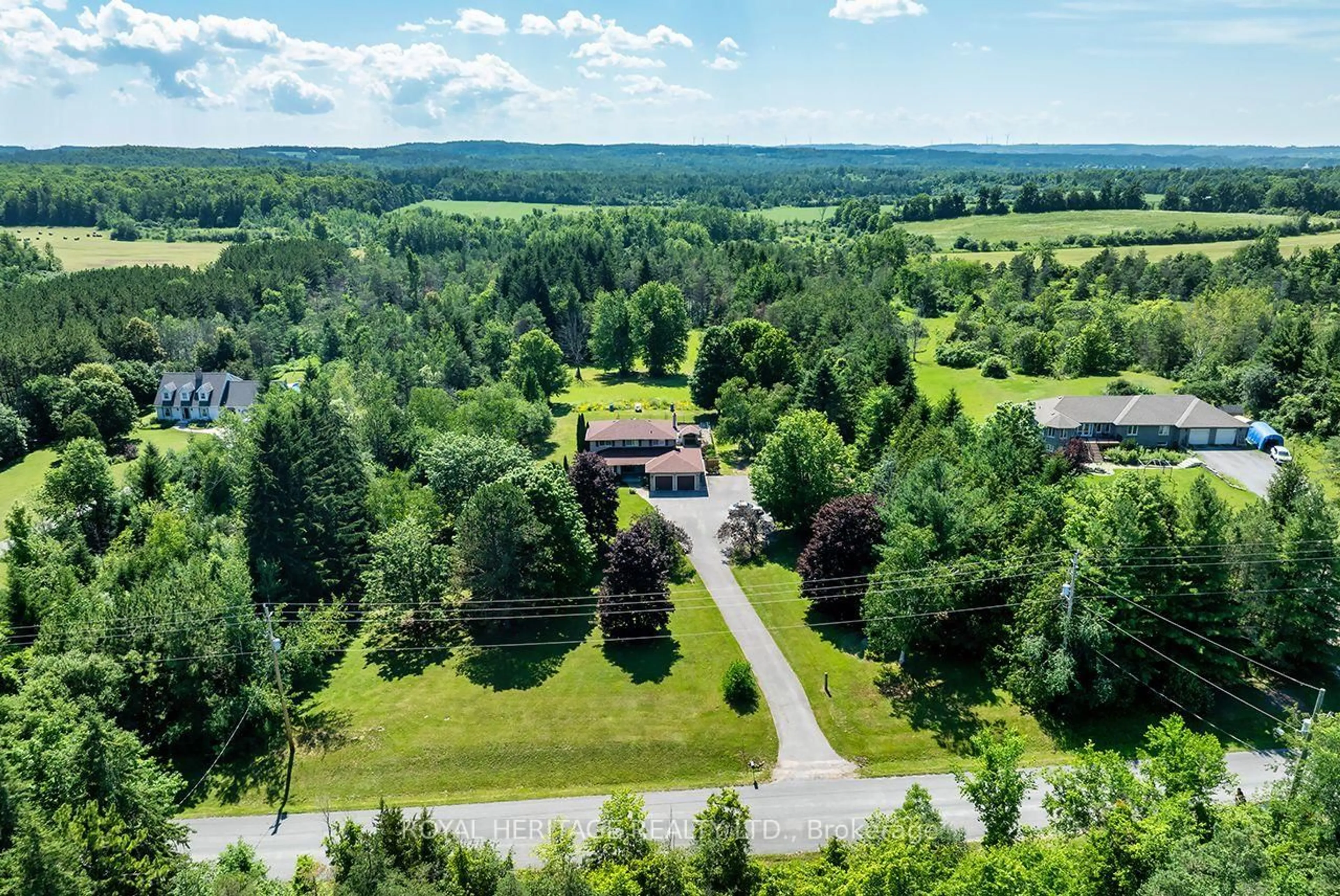 A pic from outside/outdoor area/front of a property/back of a property/a pic from drone, unknown for 1238 Tapley 1/4 Line, Cavan Monaghan Ontario K0L 1V0