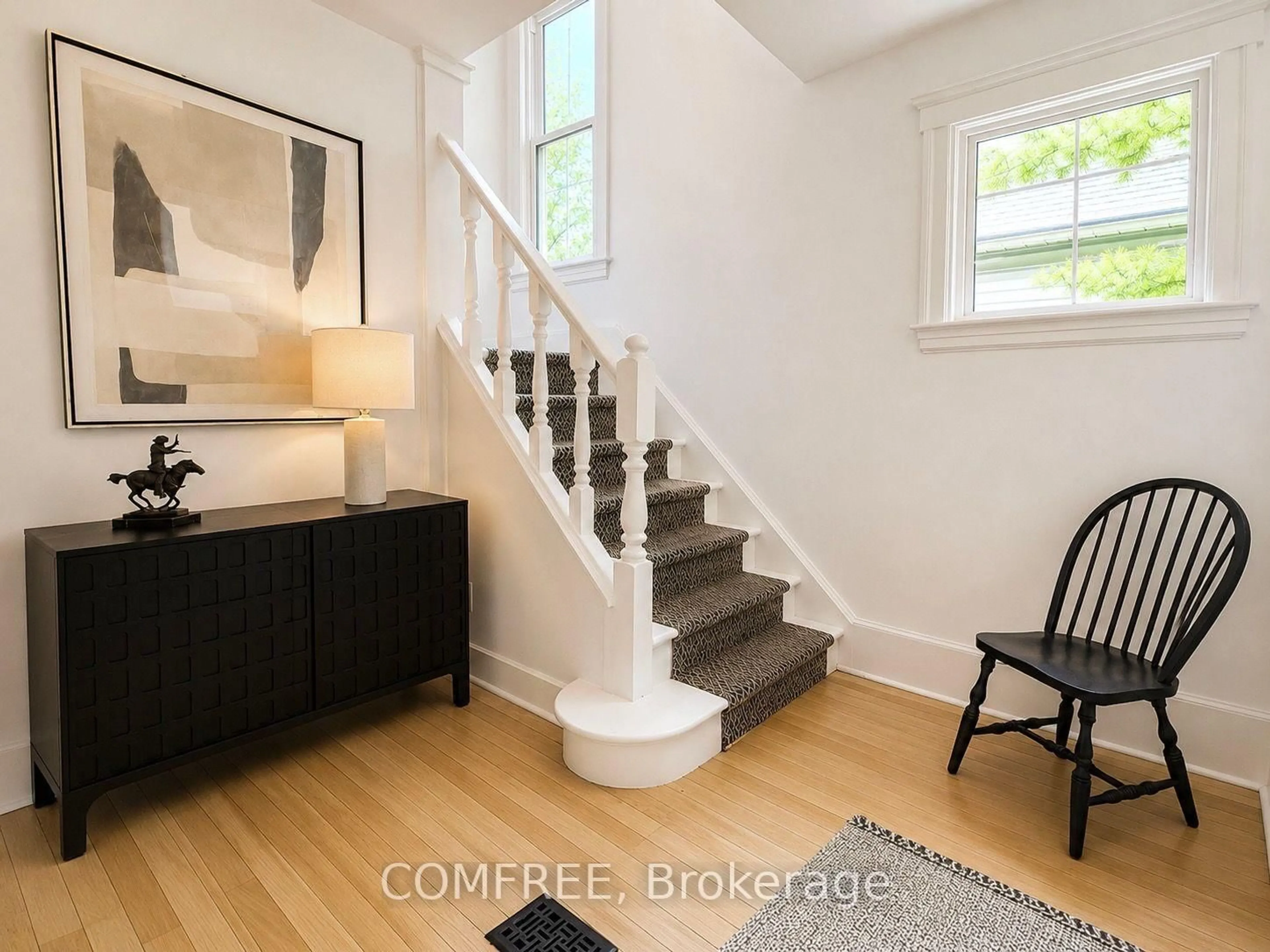Indoor entryway for 1815 Iroquois St, Out of Area Ontario N8Y 1S1