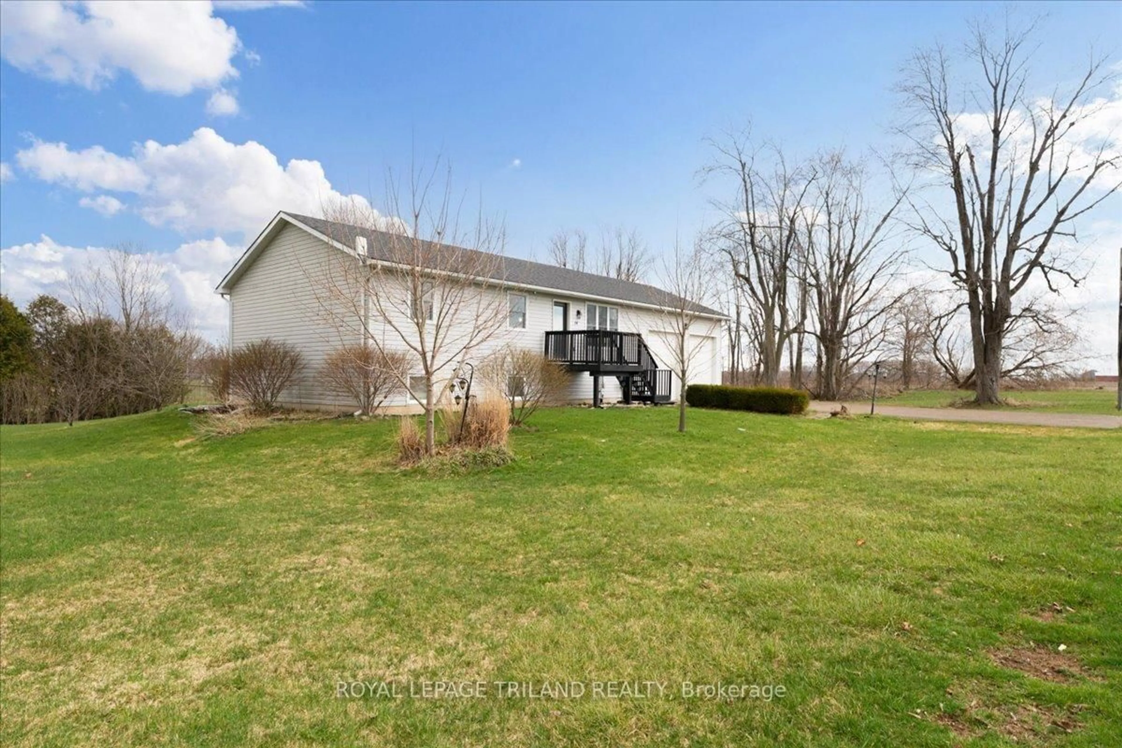 A pic from outside/outdoor area/front of a property/back of a property/a pic from drone, water/lake/river/ocean view for 14 Wellington Ave, Southwest Middlesex Ontario N0L 1A0