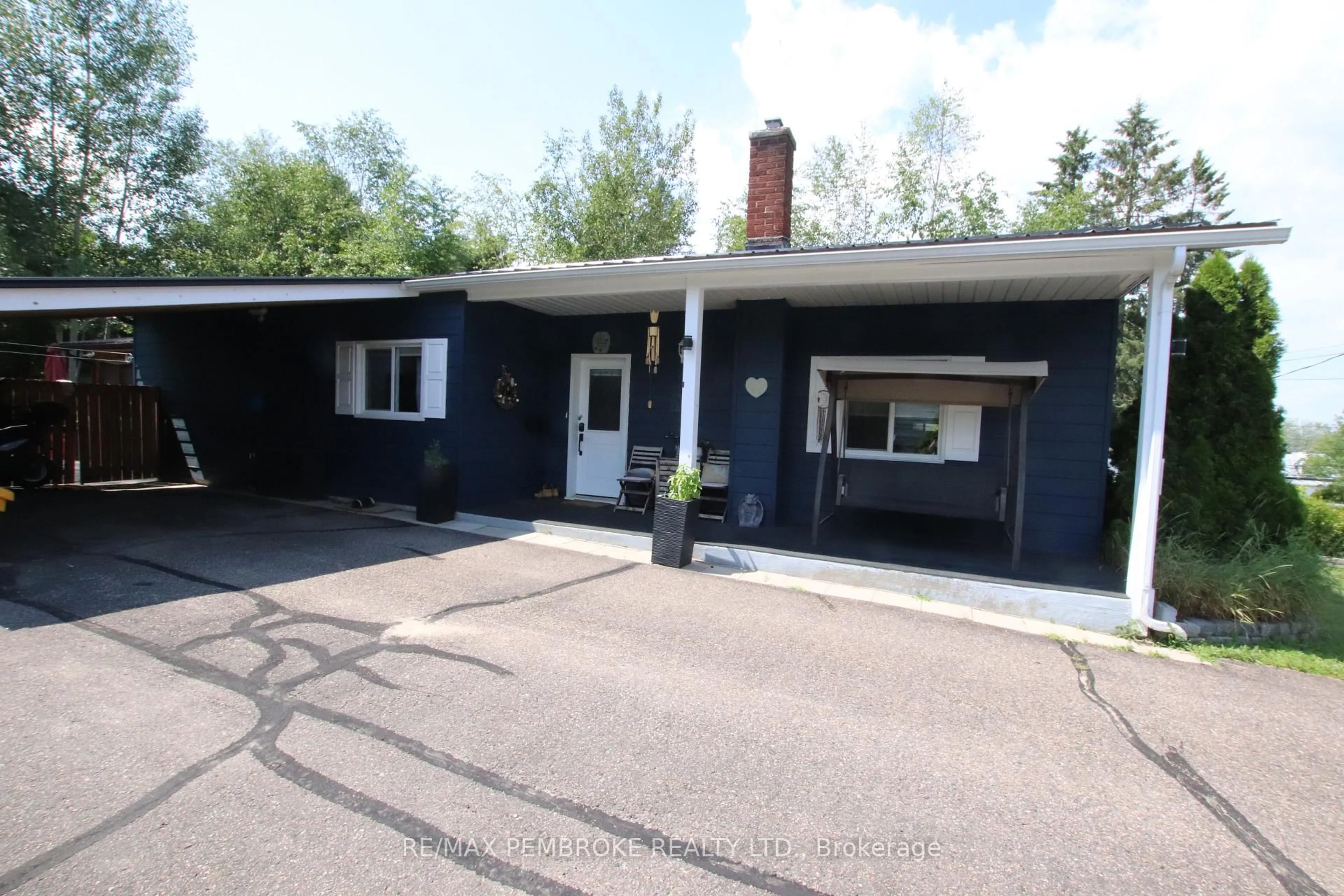 A pic from outside/outdoor area/front of a property/back of a property/a pic from drone, street for 61 DORAN Rd, Petawawa Ontario K8H 1R3